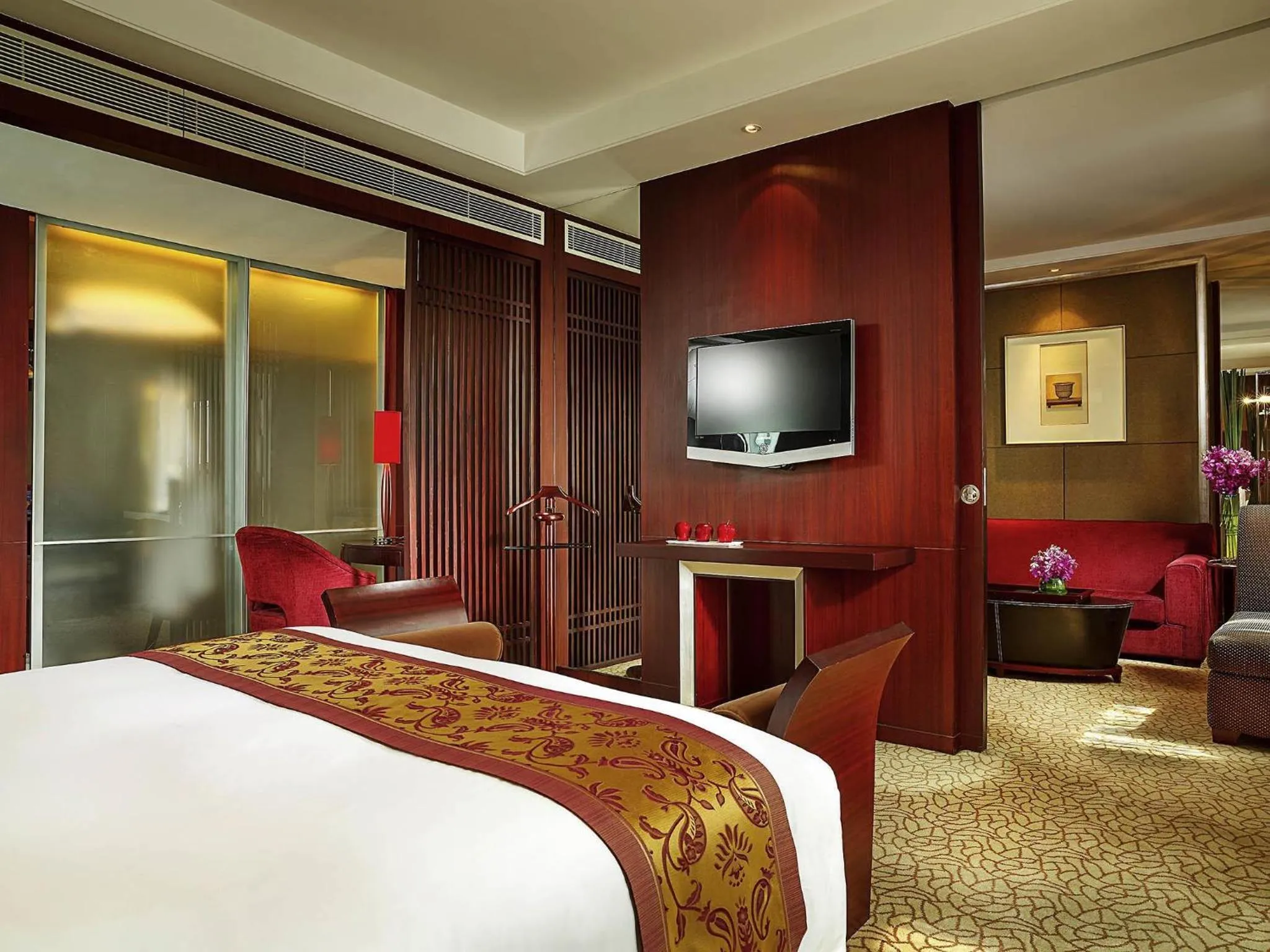 Photo of the whole room, Bed in Sofitel Nanjing Galaxy