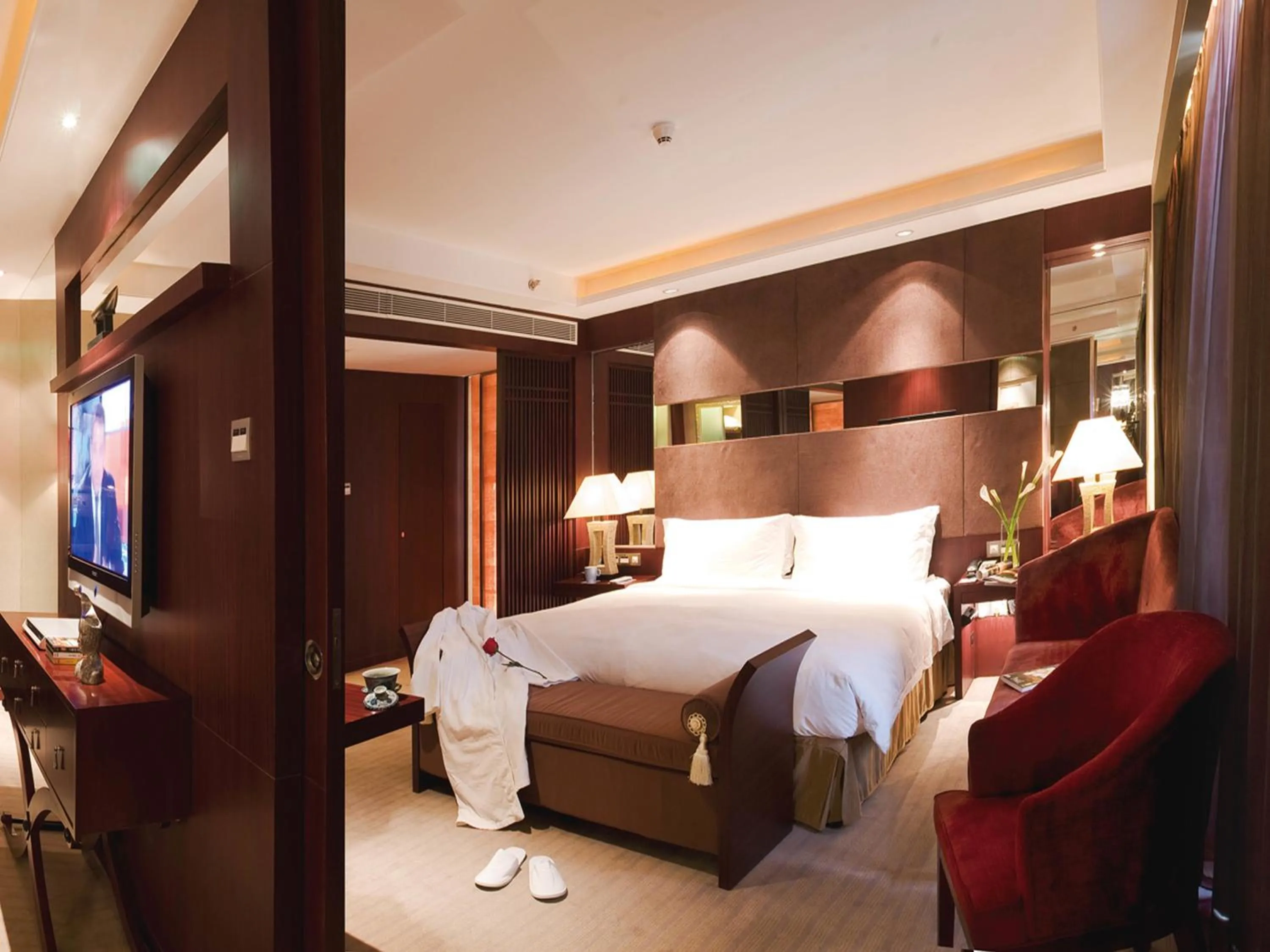 Bedroom, Bed in Sofitel Nanjing Galaxy