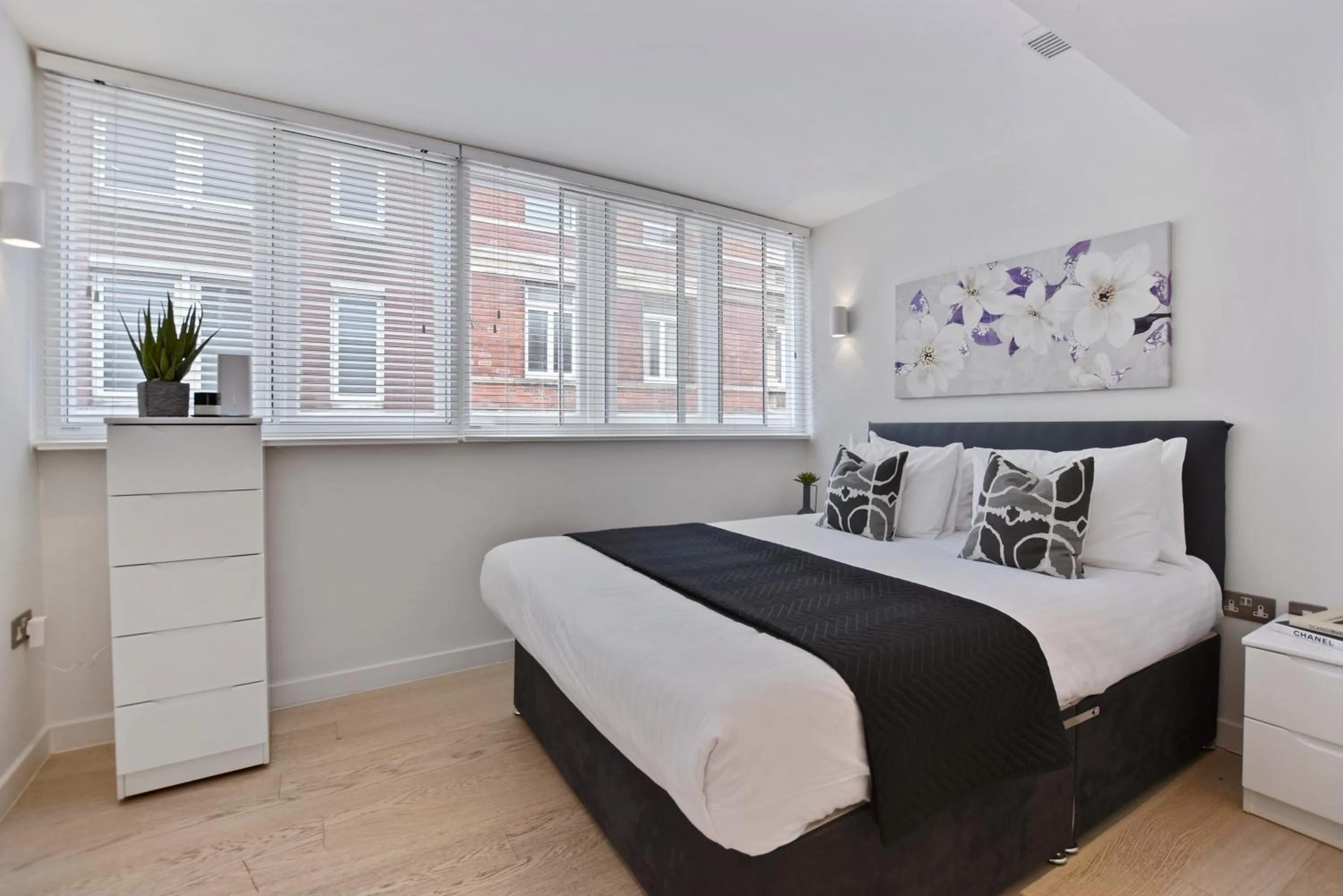 Bed in West Street by Aeria Apartments