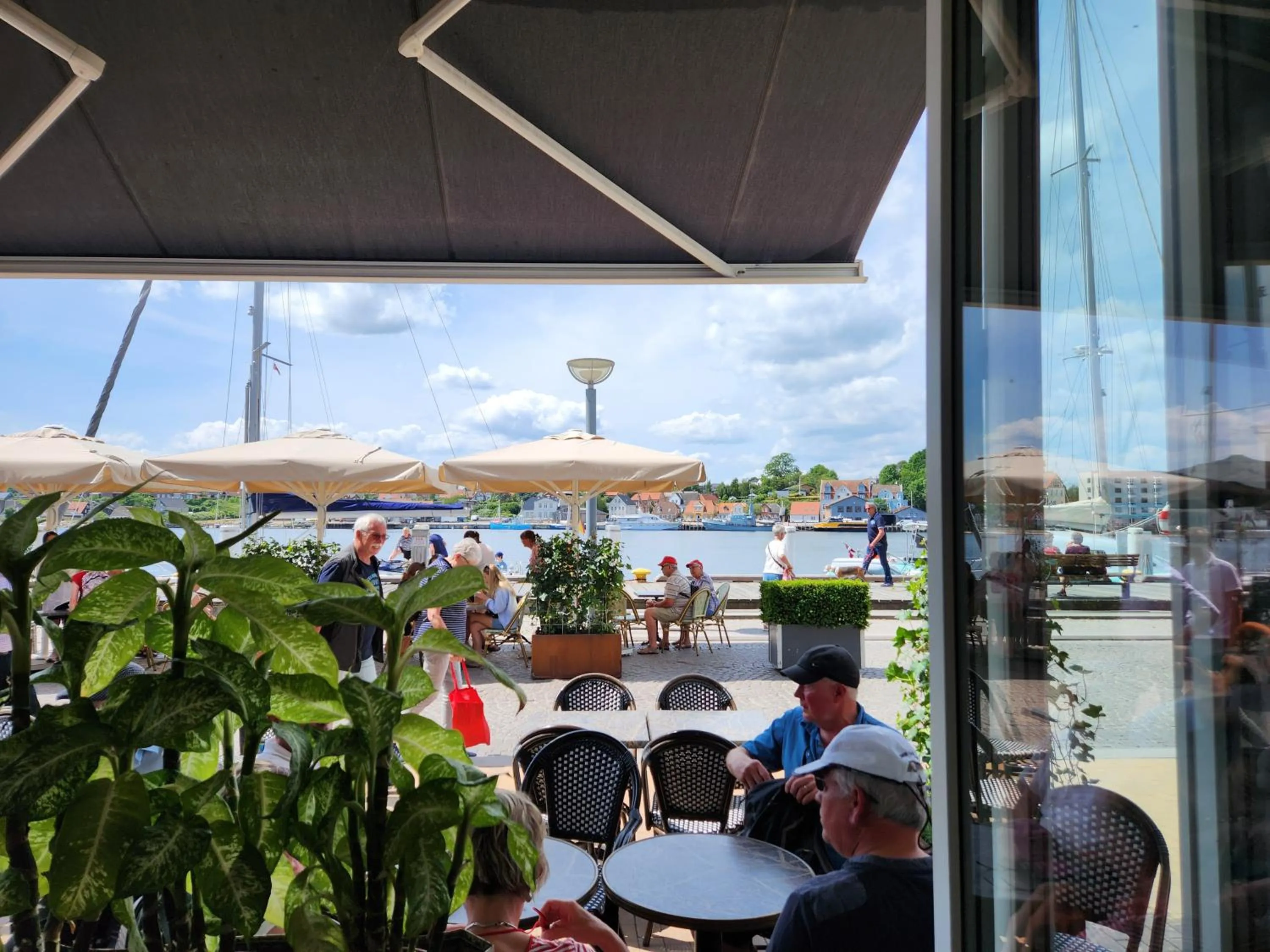 Restaurant/places to eat in Harbour Walk