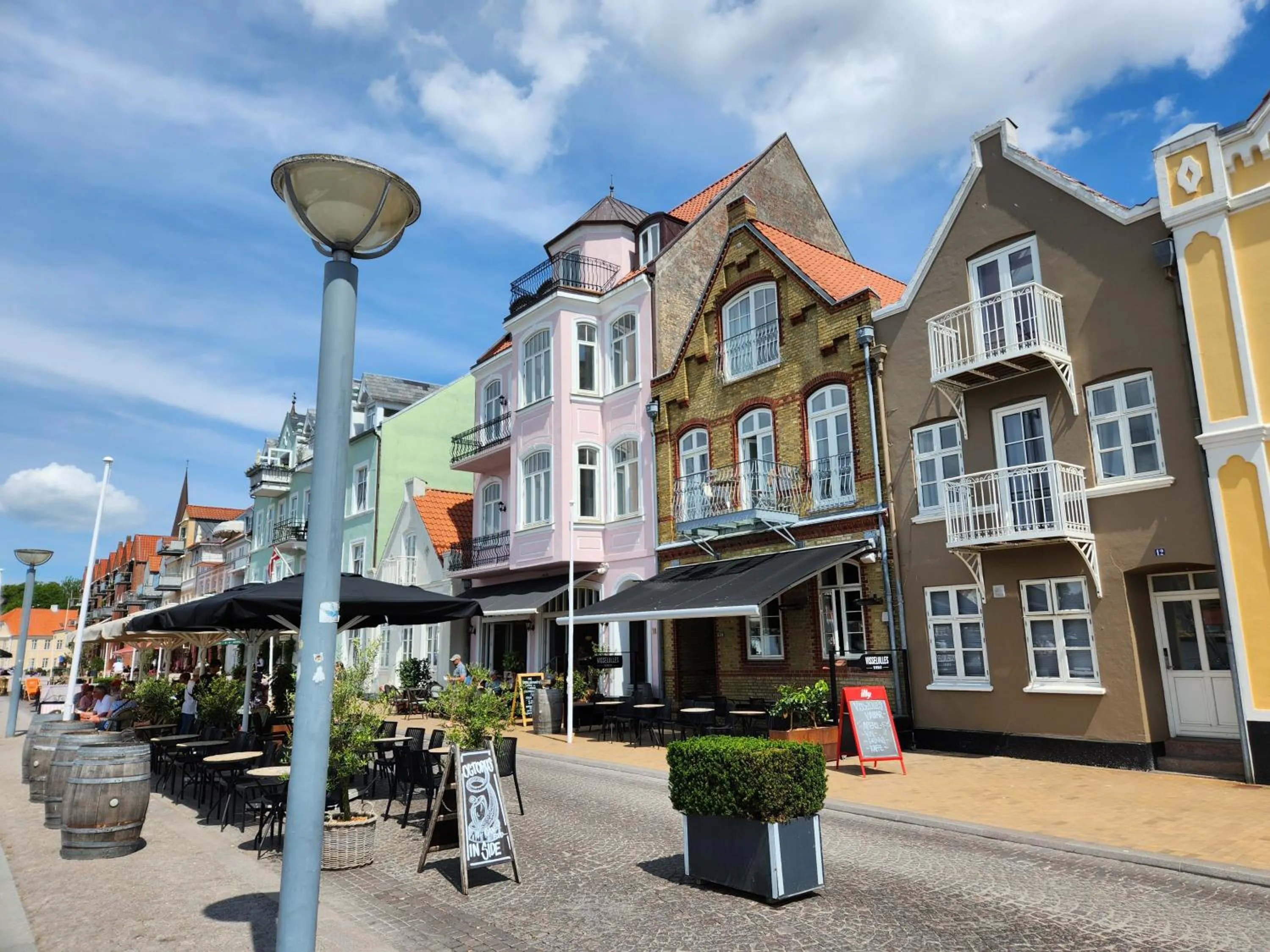 Property building in Harbour Walk