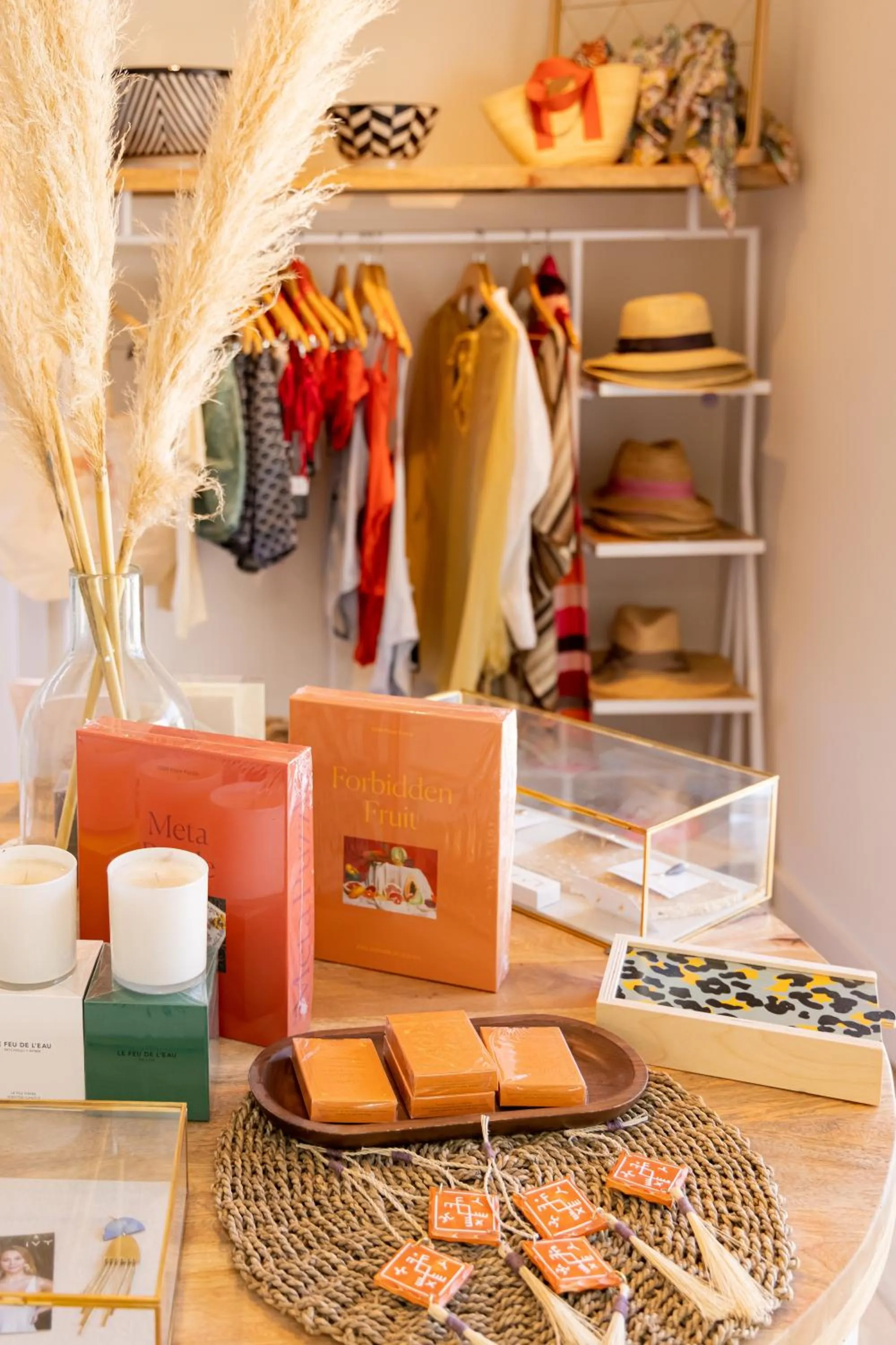 On-site shops in Hotel Ynez