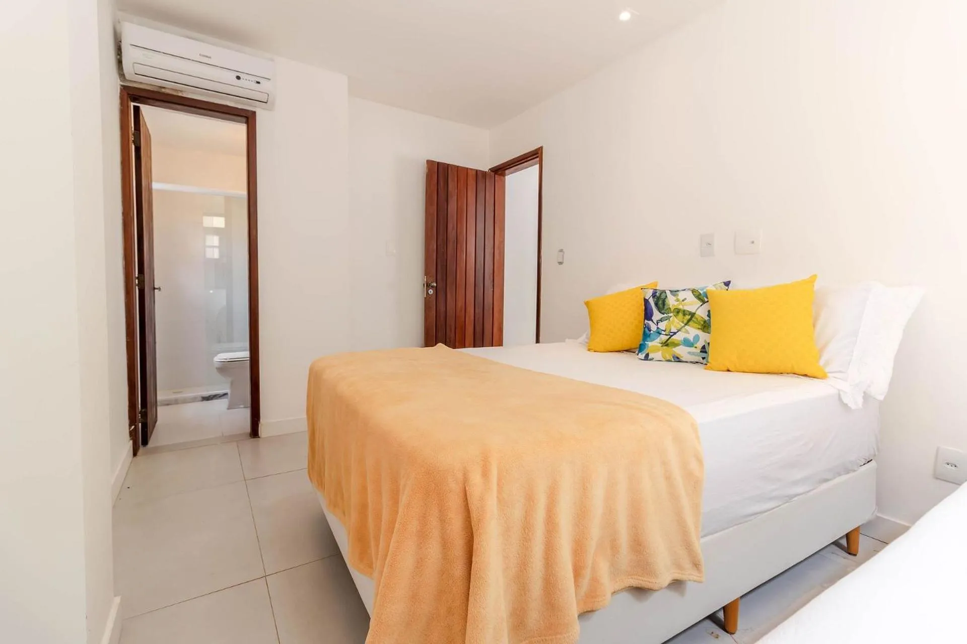 Bedroom, Bed in IP01 Casa 5 Suítes a 100m da Praia Pedra do Sal