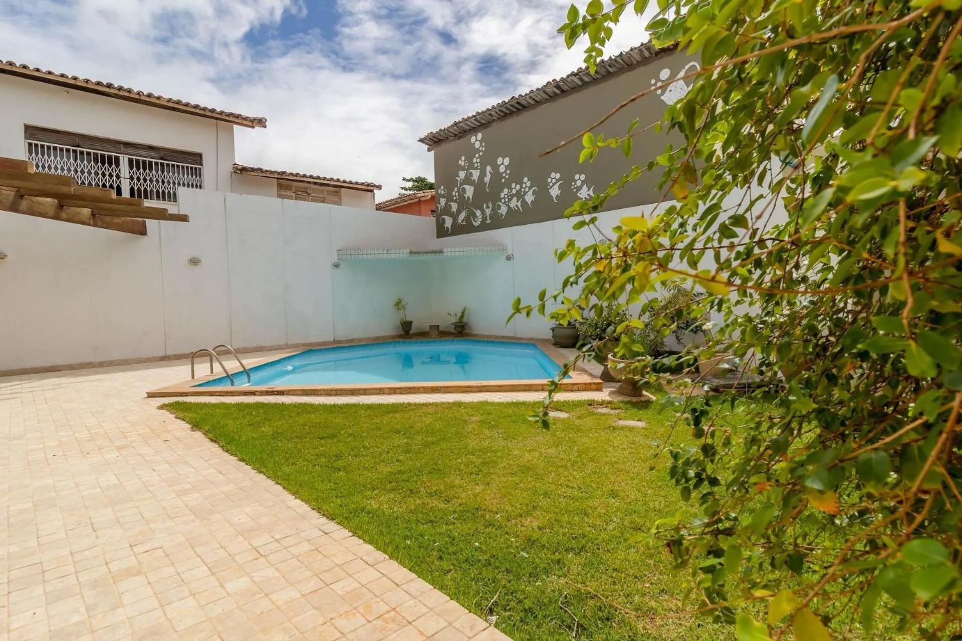 Swimming pool in IP01 Casa 5 Suítes a 100m da Praia Pedra do Sal