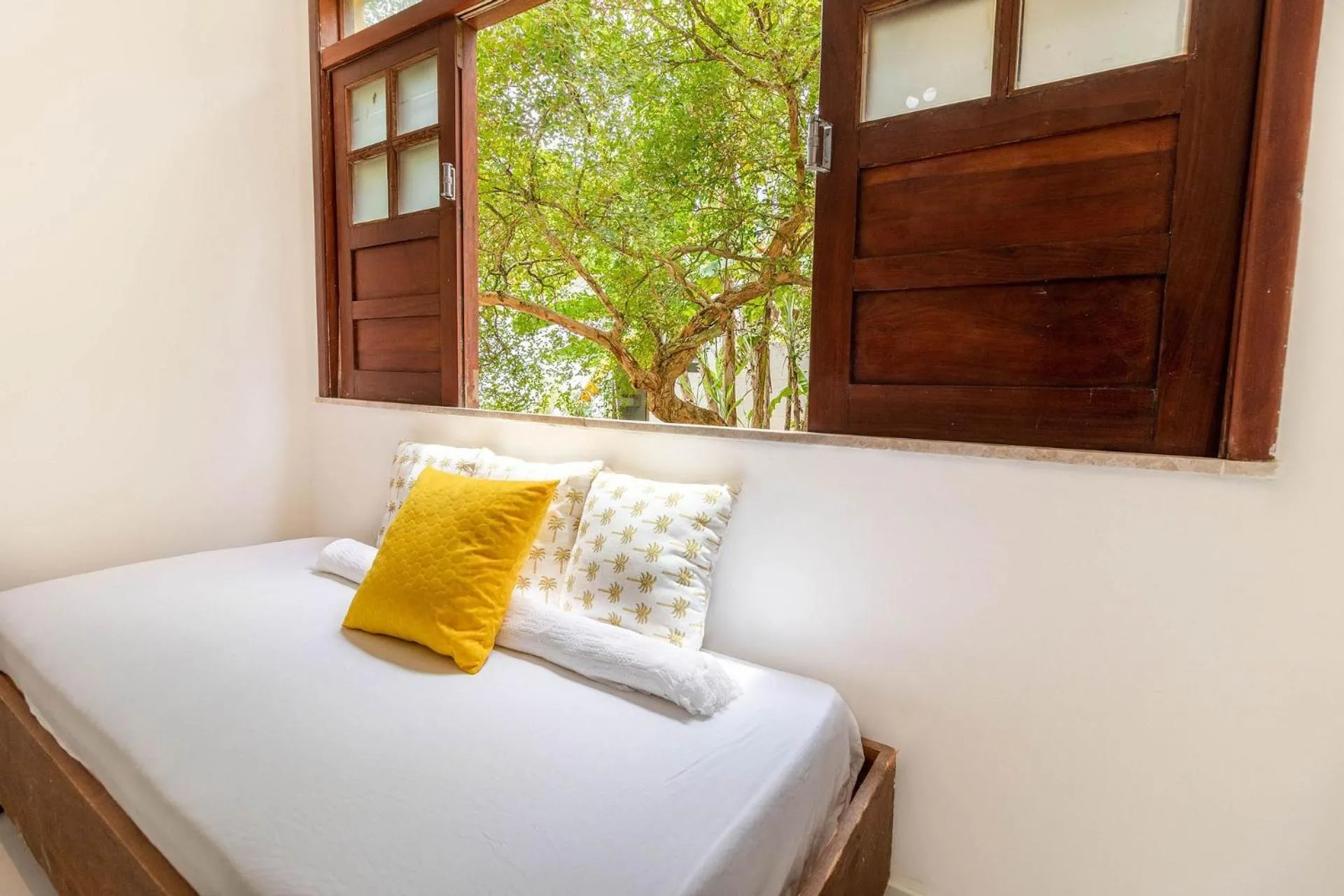 Bedroom, Bed in IP01 Casa 5 Suítes a 100m da Praia Pedra do Sal