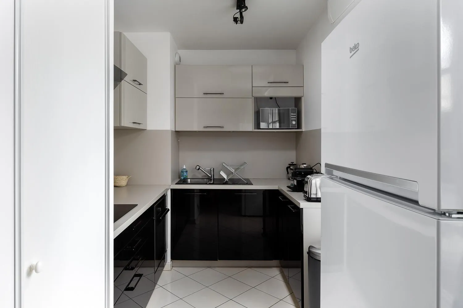 Kitchen or kitchenette in Apartment 2 Bedroomed Near Disneyland Paris with Garden Parking at Serris