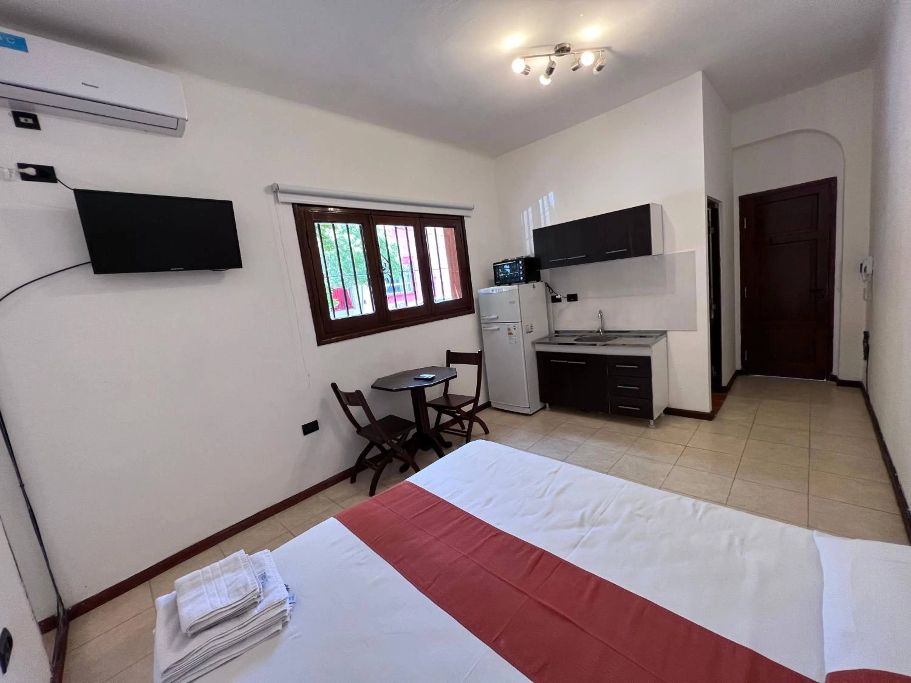 Photo of the whole room in Donna Alda Casa