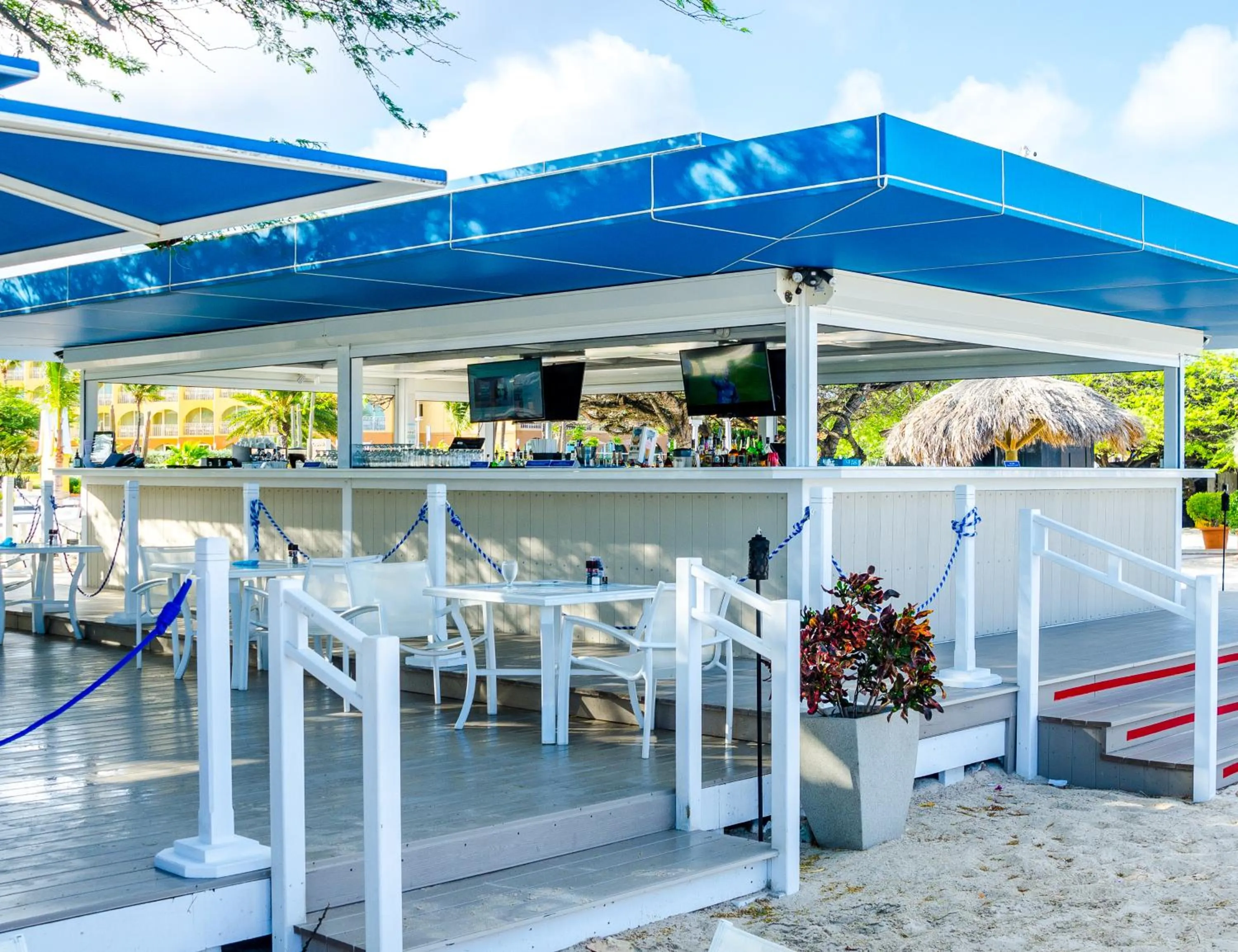 Lounge or bar in Amsterdam Manor Beach Resort