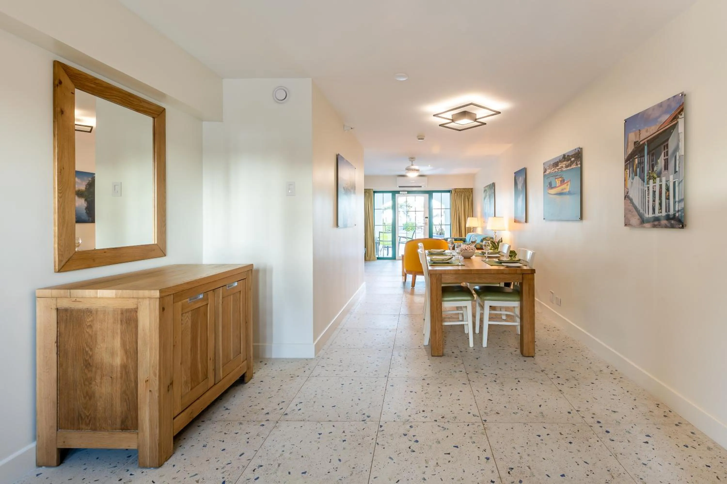 Dining area in Amsterdam Manor Beach Resort