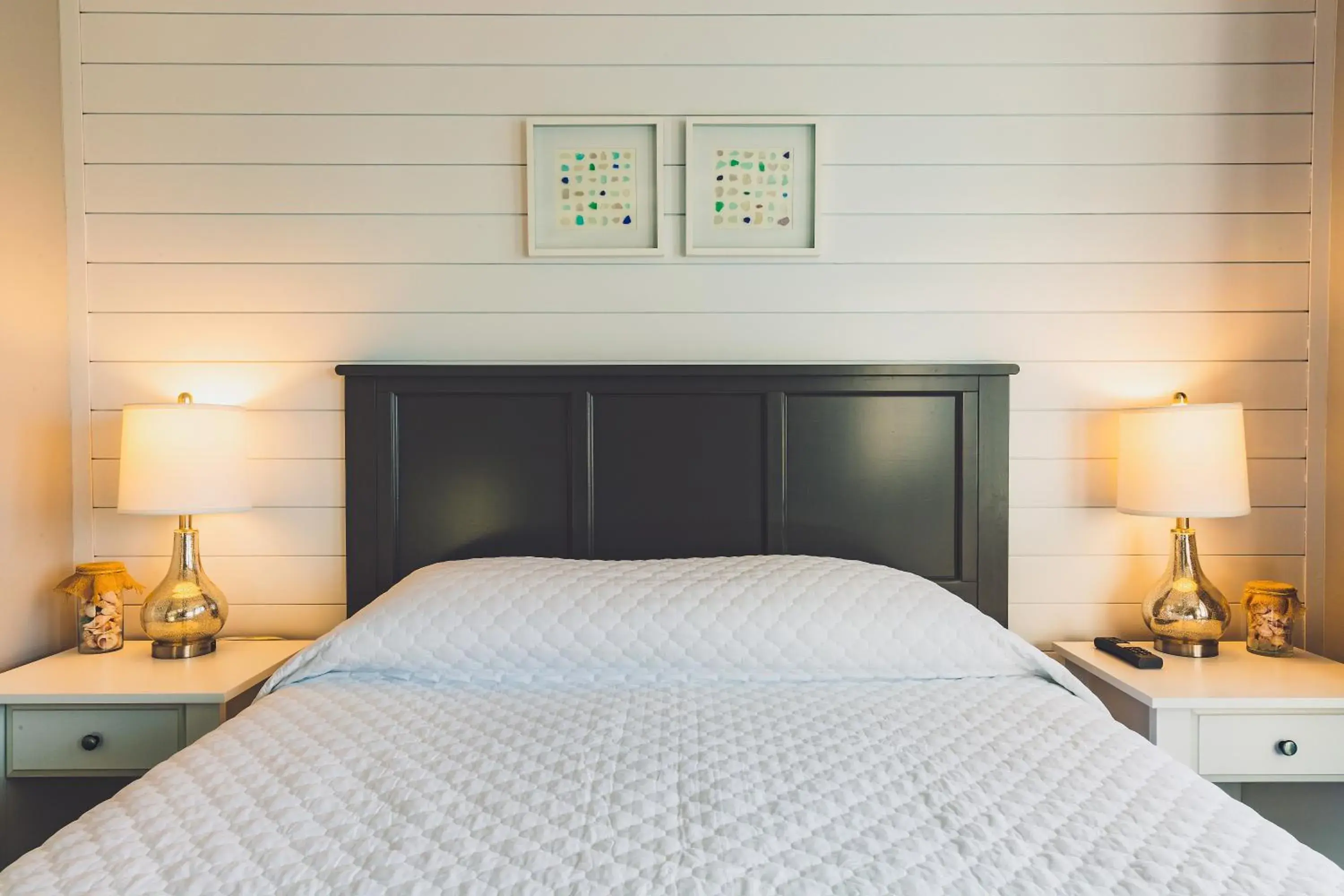 Petite Queen Room in Bearskin Neck Motor Lodge Petite Queen Room in Bearskin Neck Motor Lodge