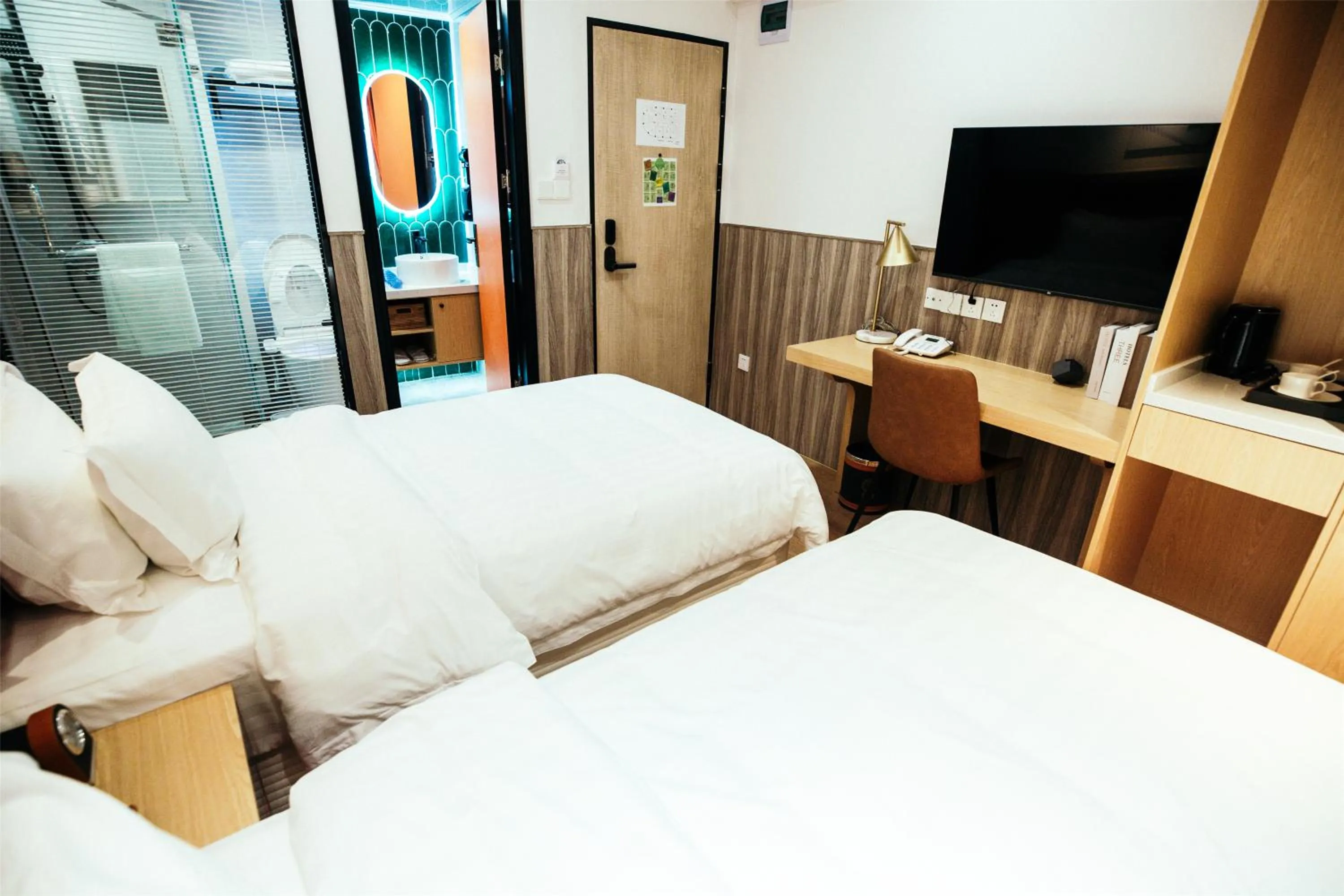 Photo of the whole room, Bed in Shanghai Fish Inn People Square