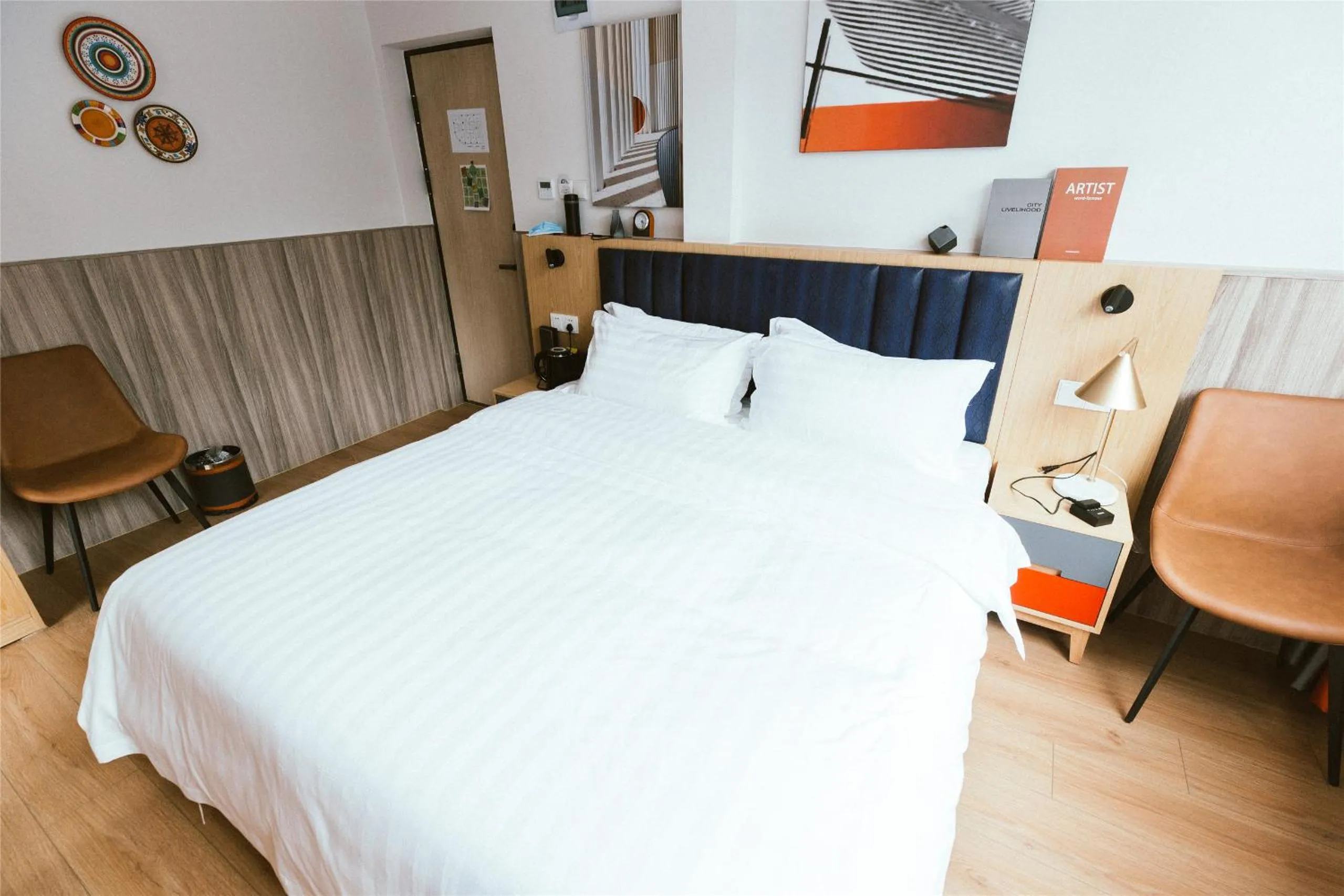 Photo of the whole room, Bed in Shanghai Fish Inn People Square