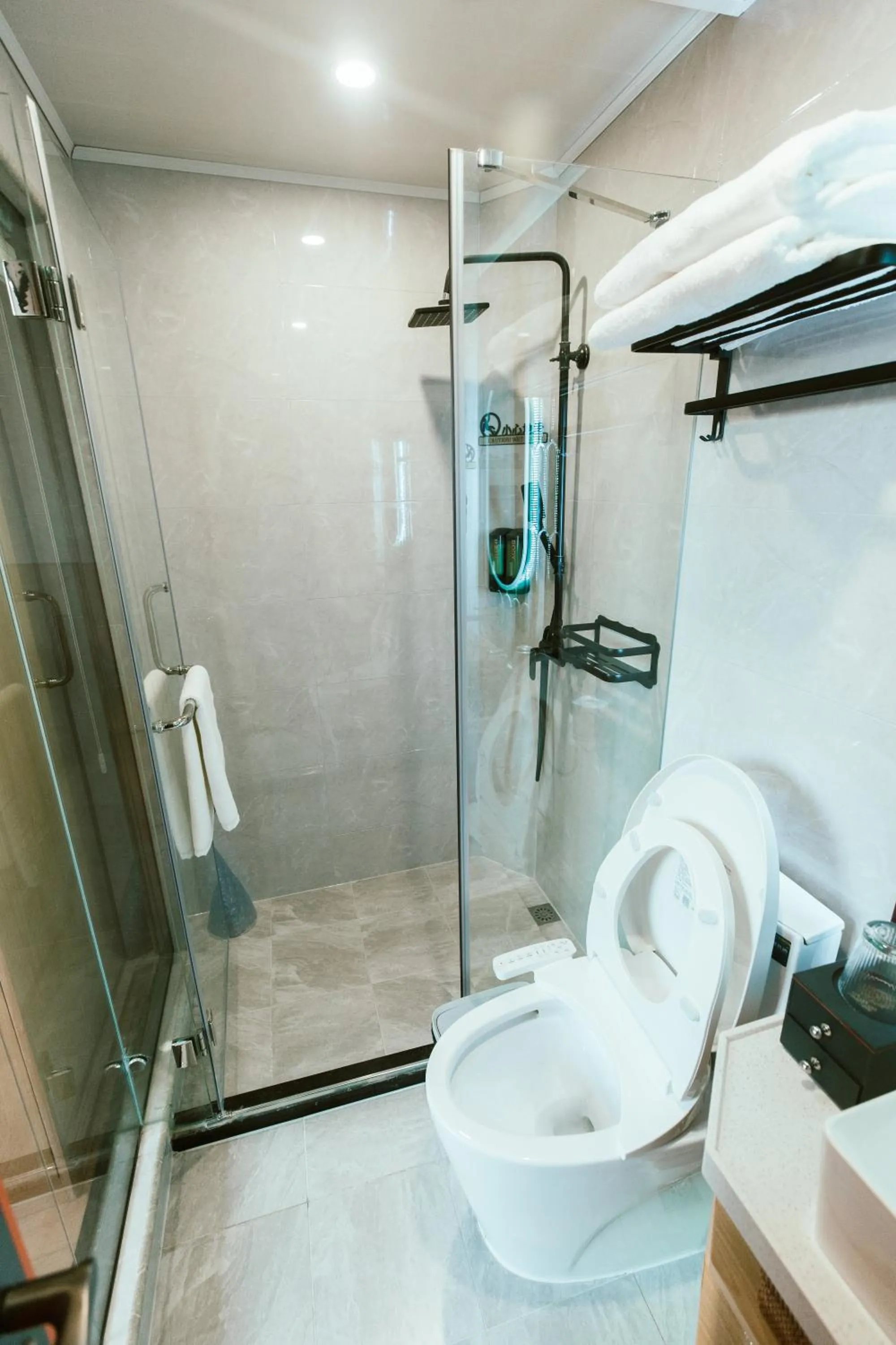 Bathroom in Shanghai Fish Inn People Square