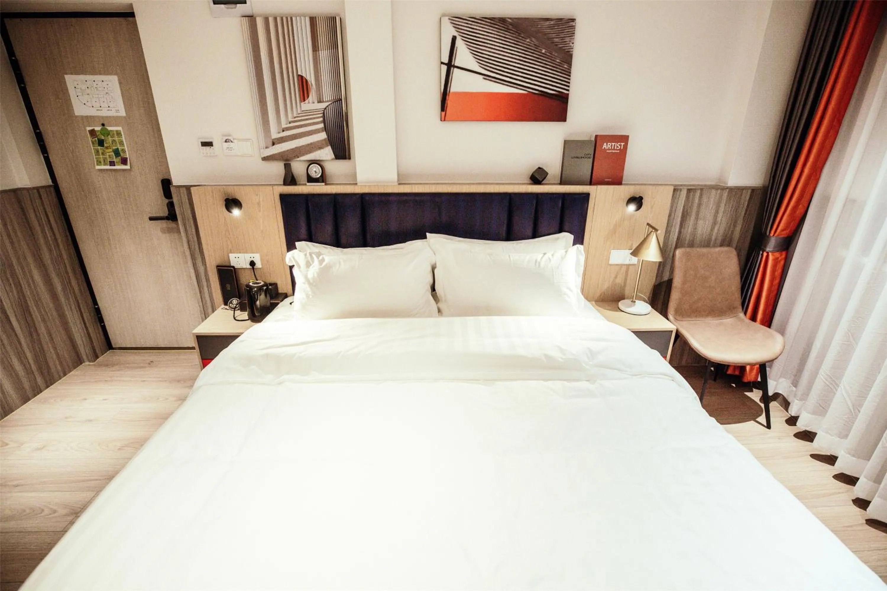 Bed in Shanghai Fish Inn People Square