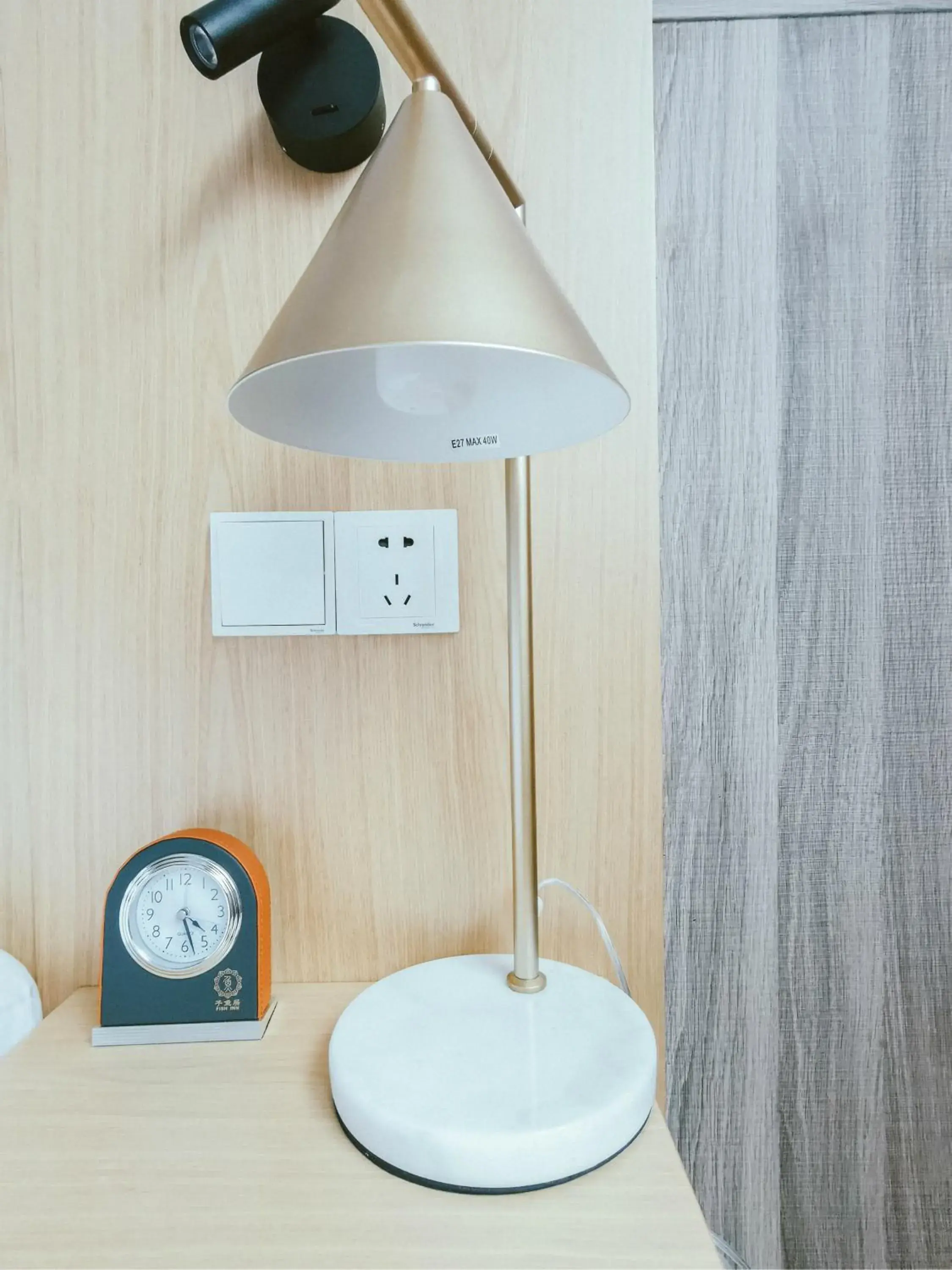 Property building in Shanghai Fish Inn People Square Property building in Shanghai Fish Inn People Square