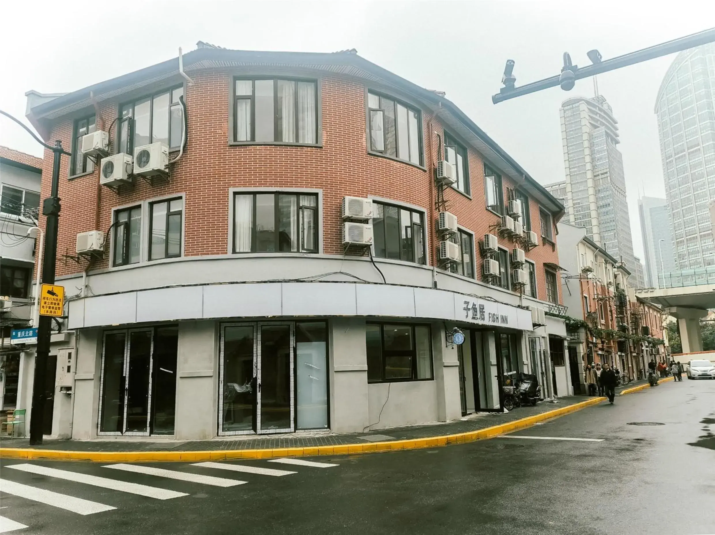 Property building in Shanghai Fish Inn People Square Property building in Shanghai Fish Inn People Square