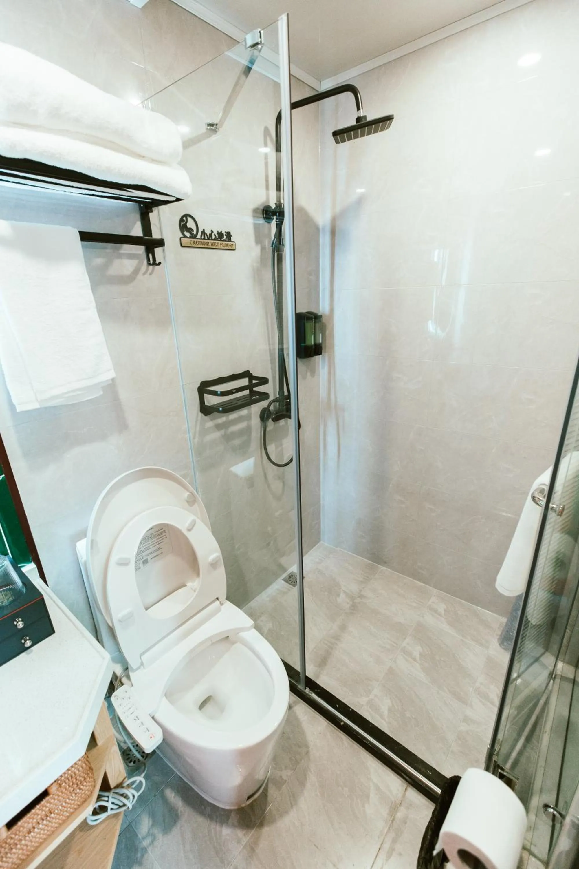 Bathroom in Shanghai Fish Inn People Square