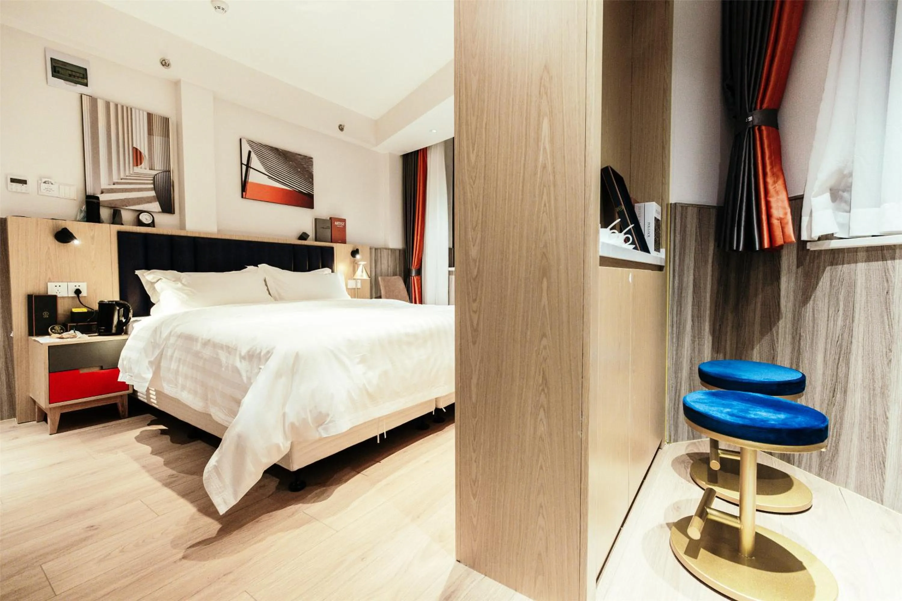 Photo of the whole room, Bed in Shanghai Fish Inn People Square