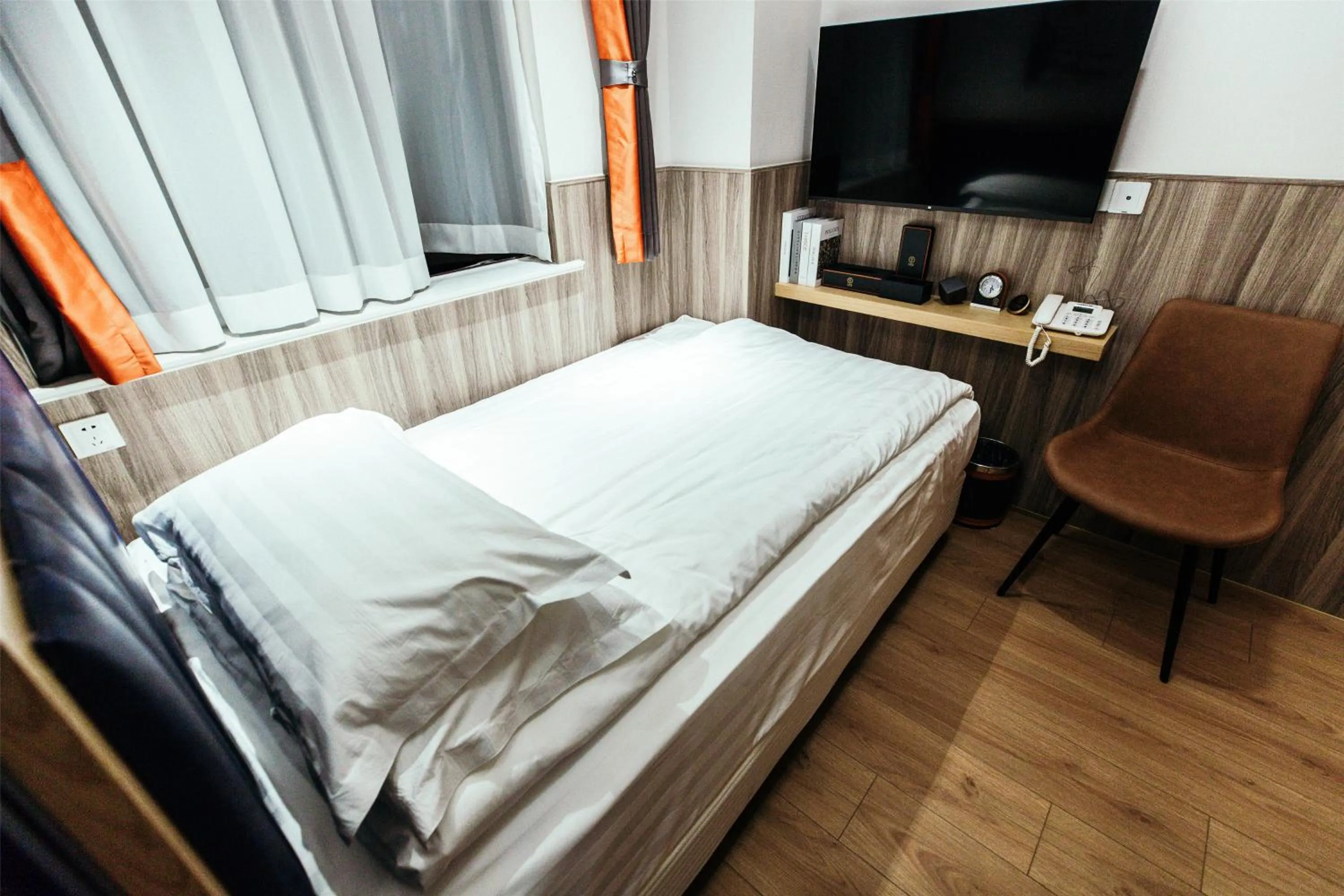 Bed in Shanghai Fish Inn People Square