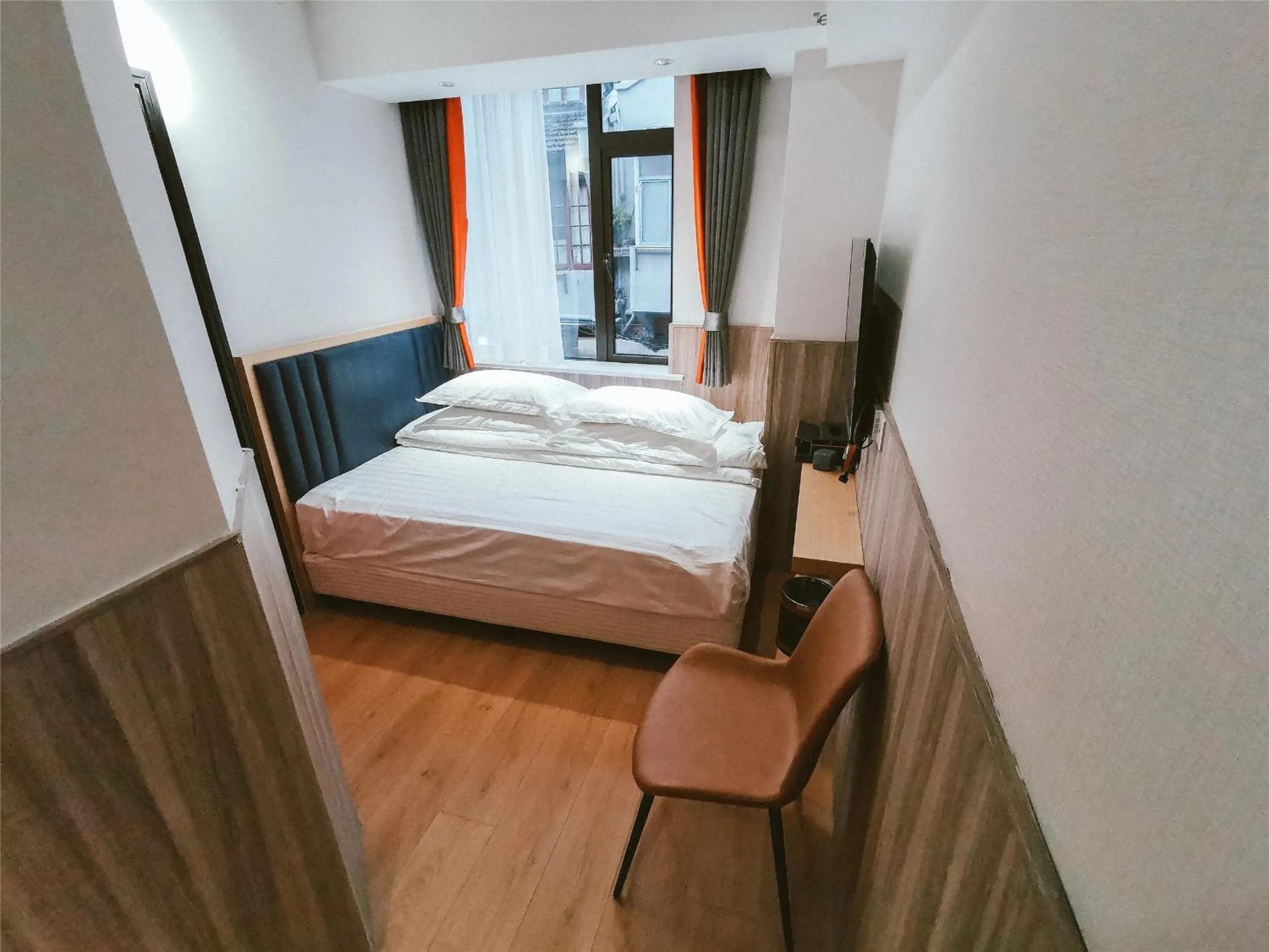 Photo of the whole room, Bed in Shanghai Fish Inn People Square