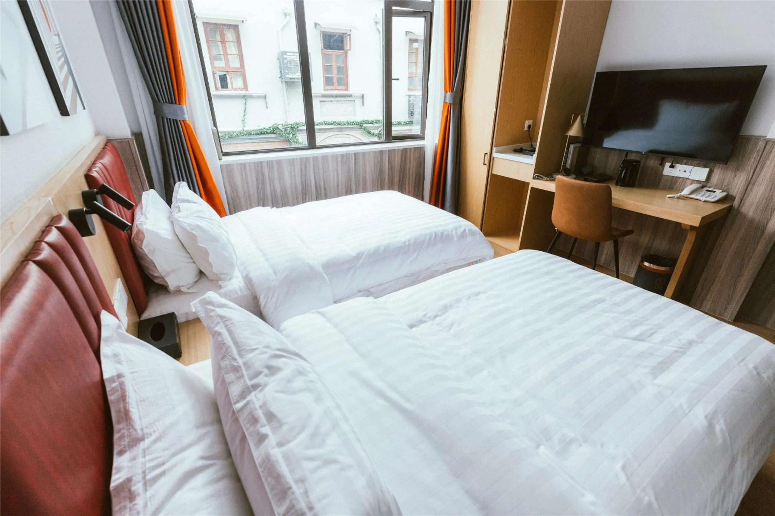 Bed in Shanghai Fish Inn People Square