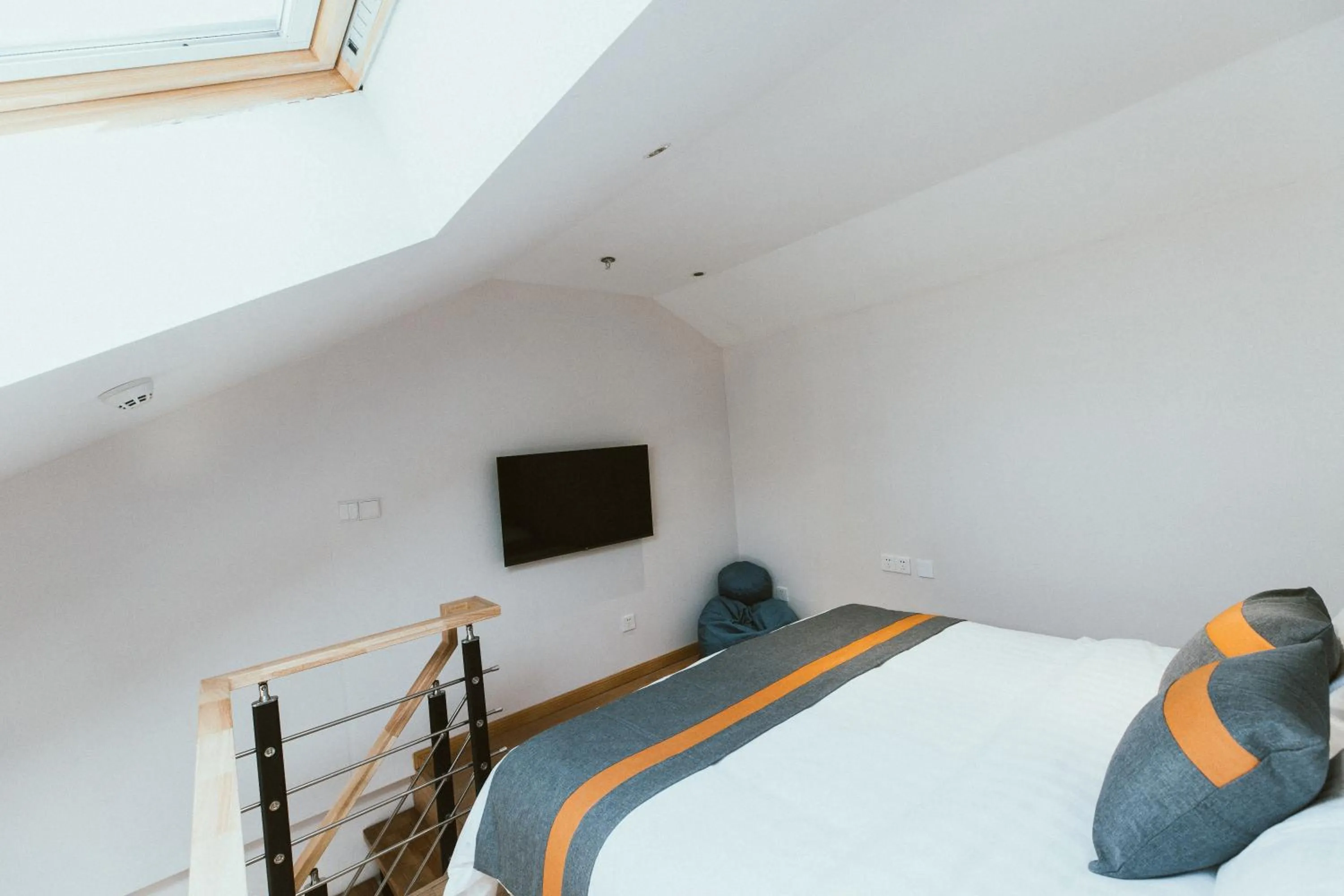 Bed in Shanghai Fish Inn People Square