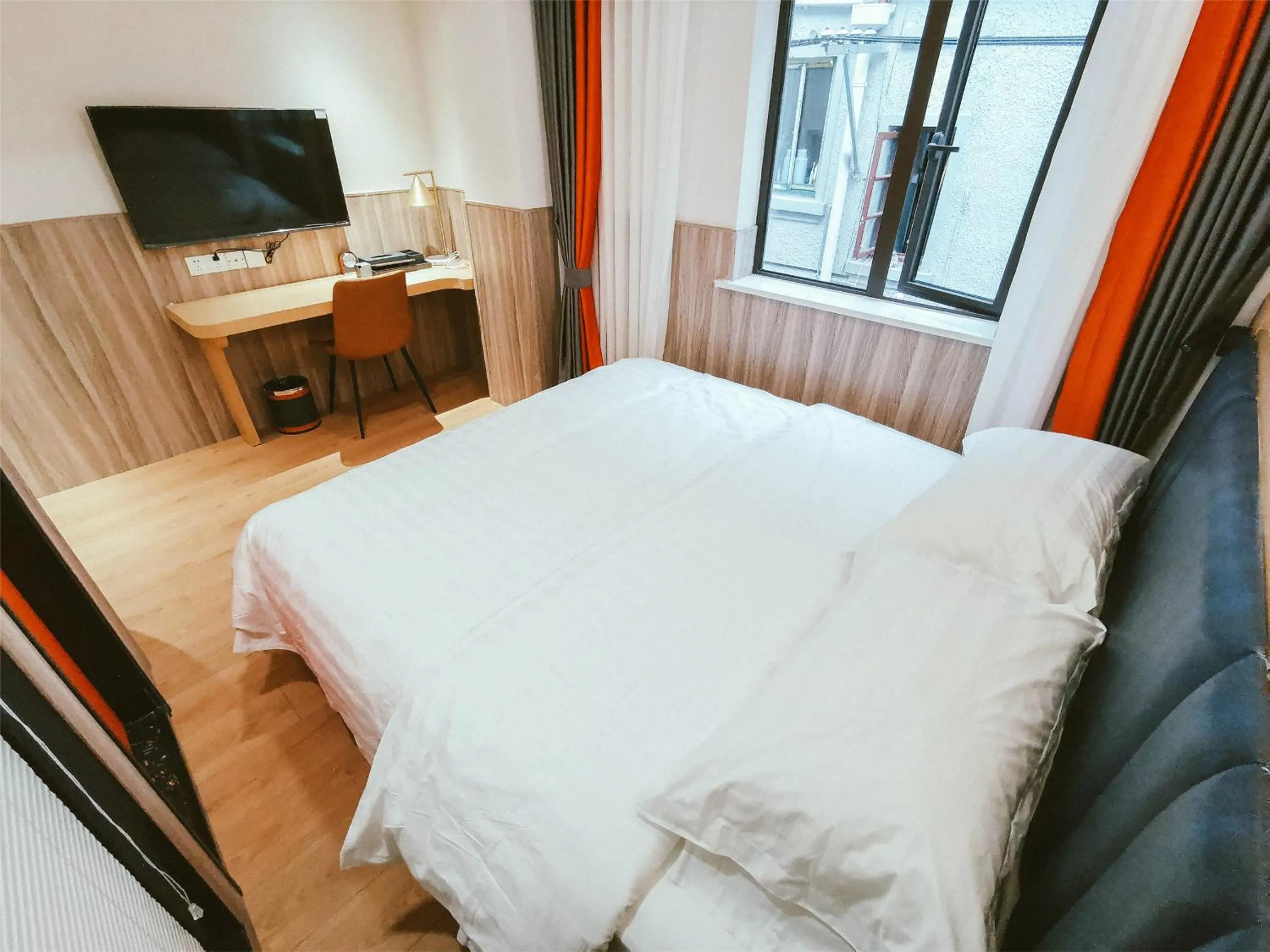 TV and multimedia, Bed in Shanghai Fish Inn People Square