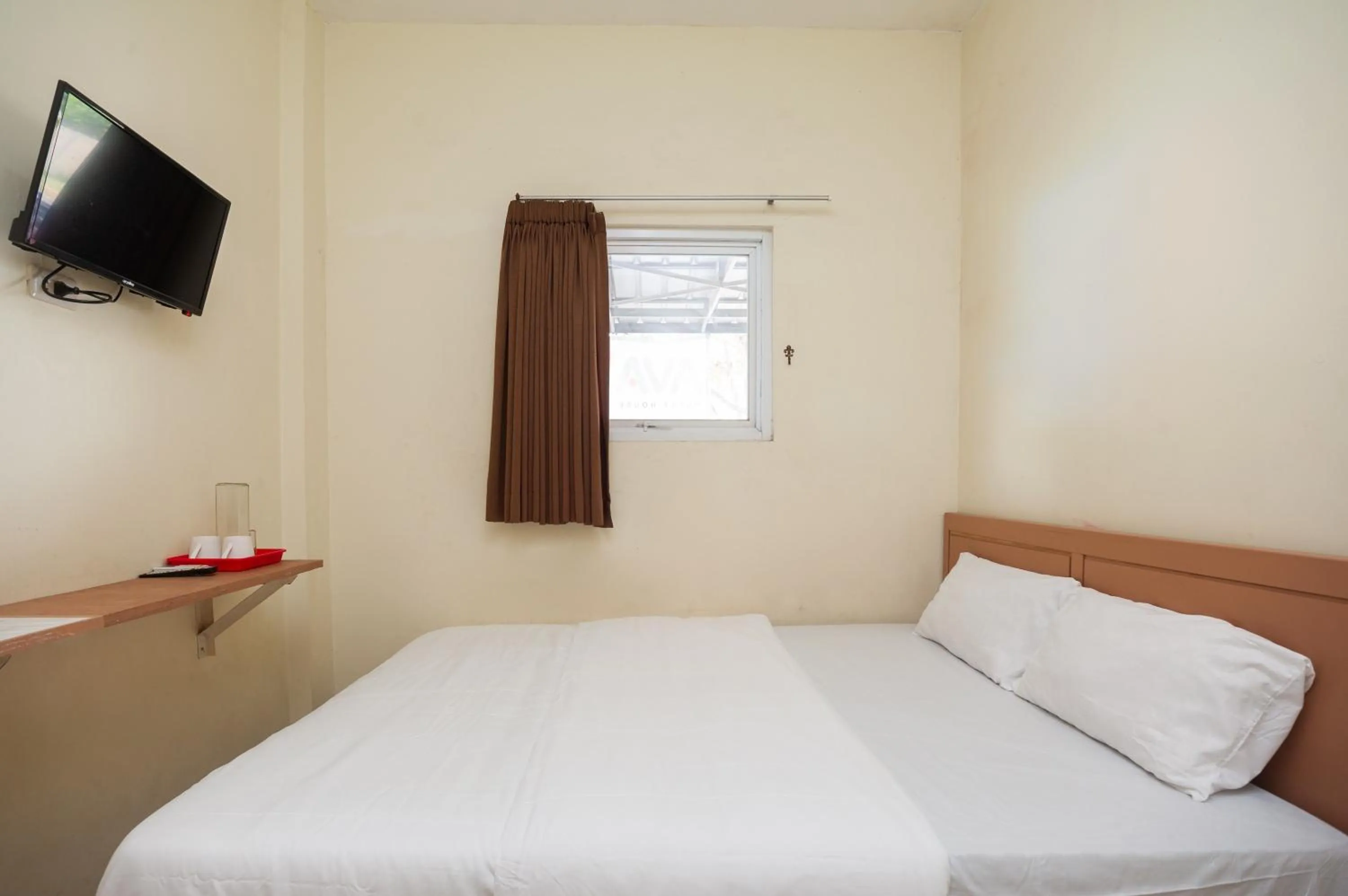 Bed in AVA Guesthouse Mitra RedDoorz Lampung