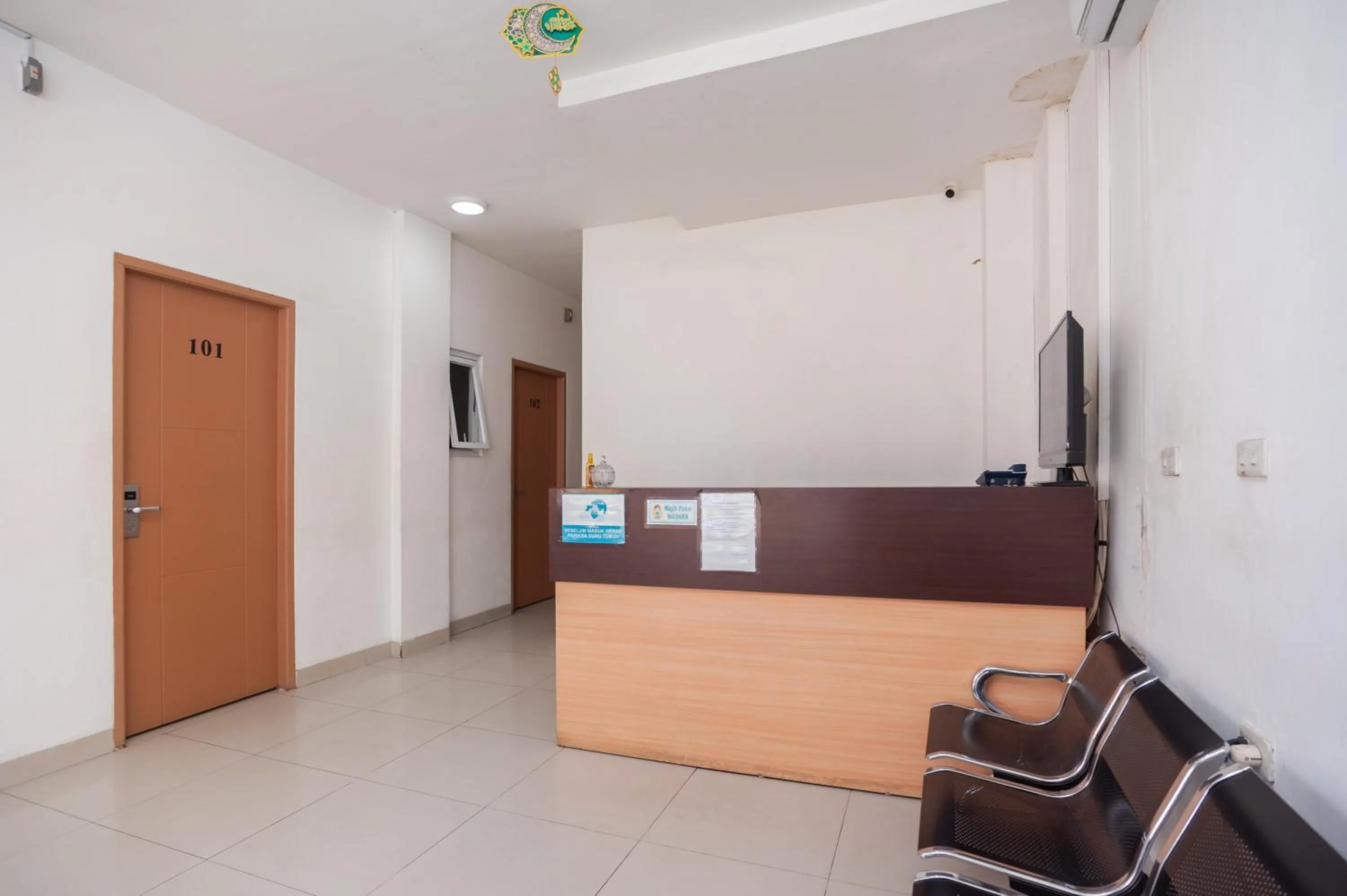 Lobby or reception in AVA Guesthouse Mitra RedDoorz Lampung