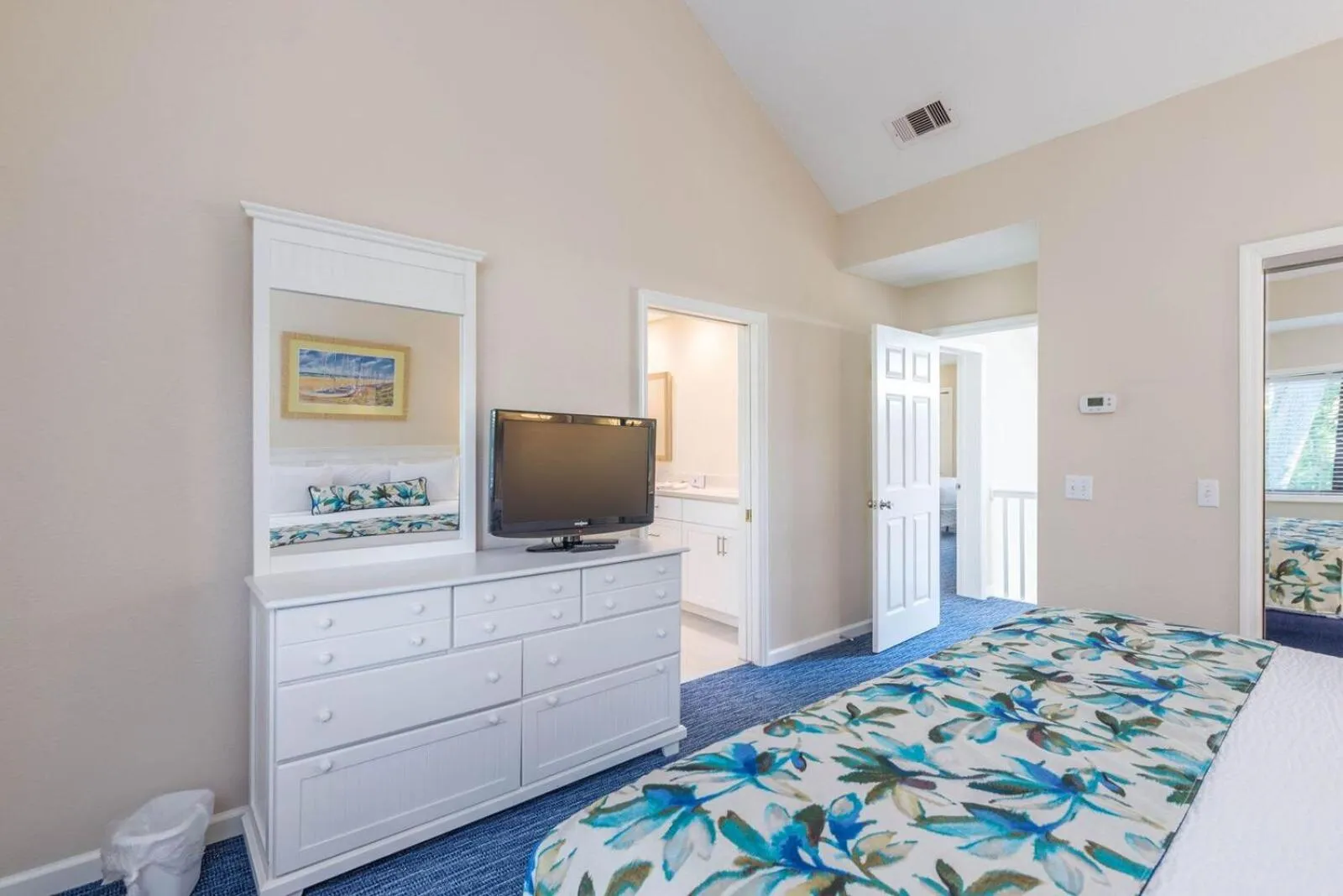 Bedroom, Bed in Coral Reef Resort