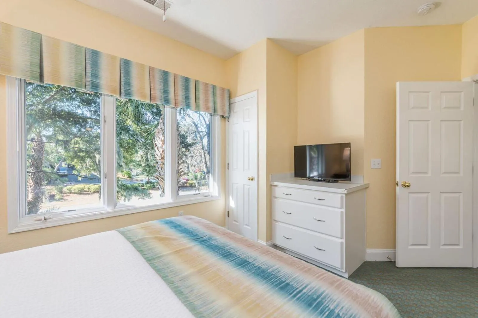 TV and multimedia, Bed in Coral Sands Resort by Palmera