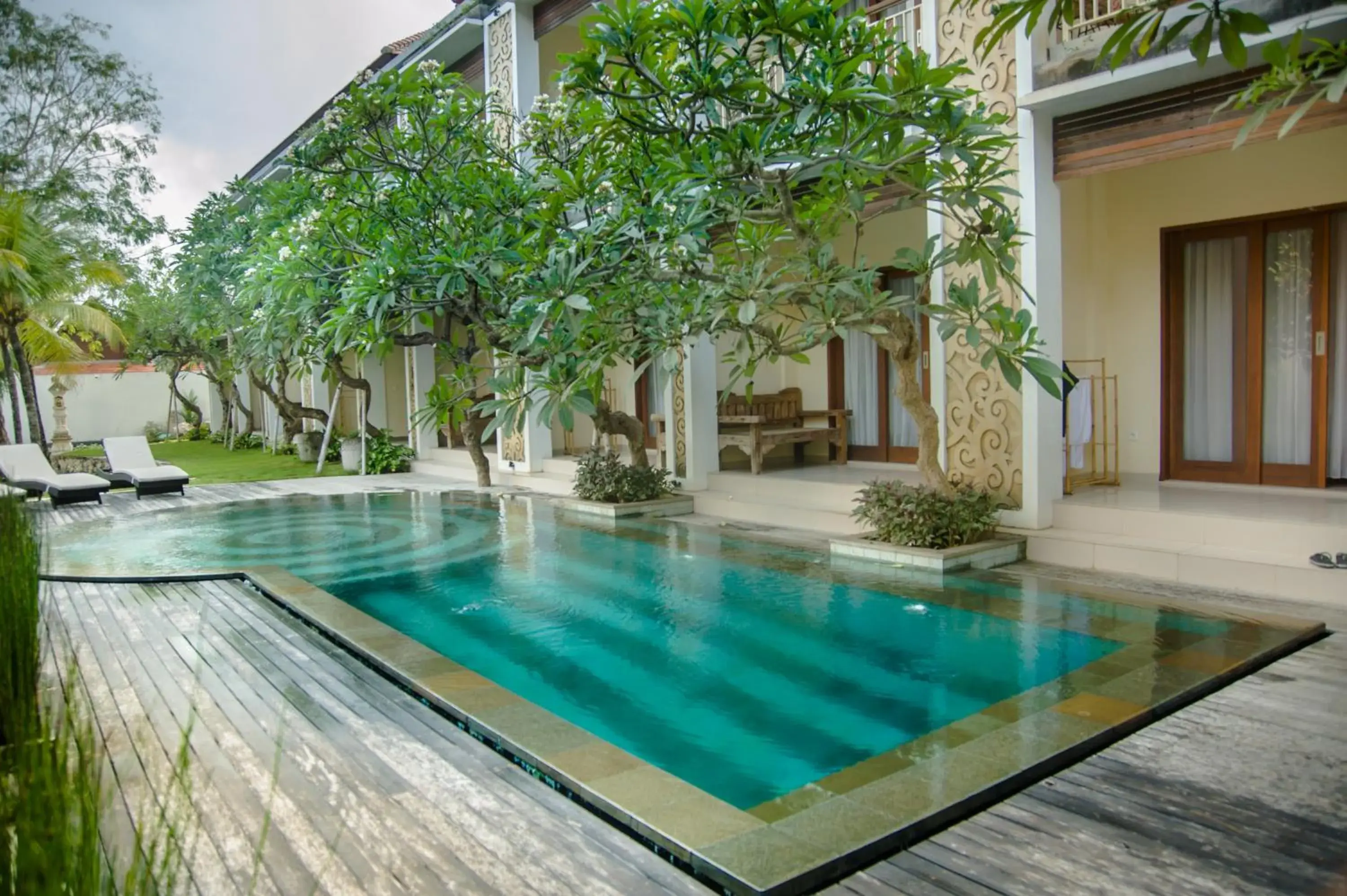 Deluxe Room with Pool Access in Akatara Hotel Deluxe Room with Pool Access in Akatara Hotel