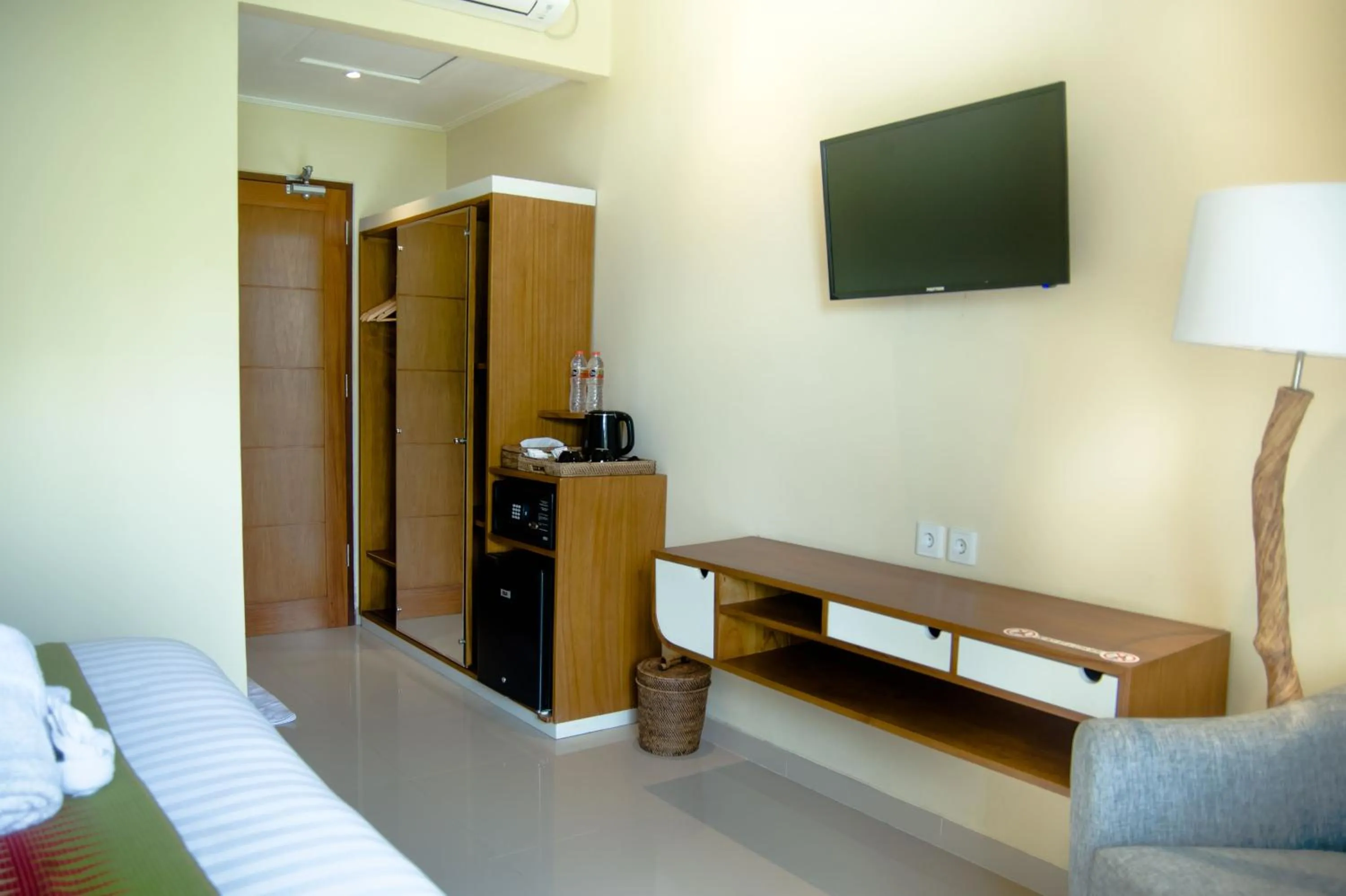 TV and multimedia in Akatara Hotel