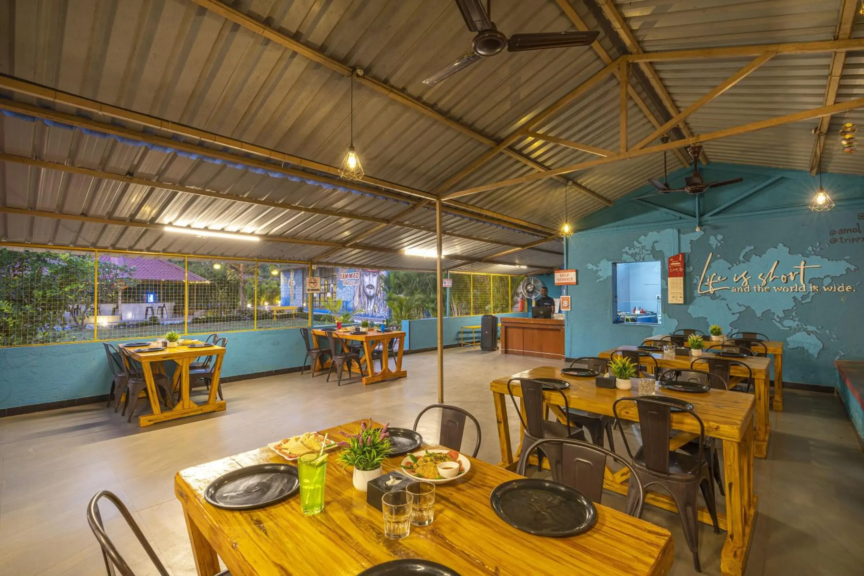 Restaurant/places to eat in Zostel Kolad Restaurant/places to eat in Zostel Kolad