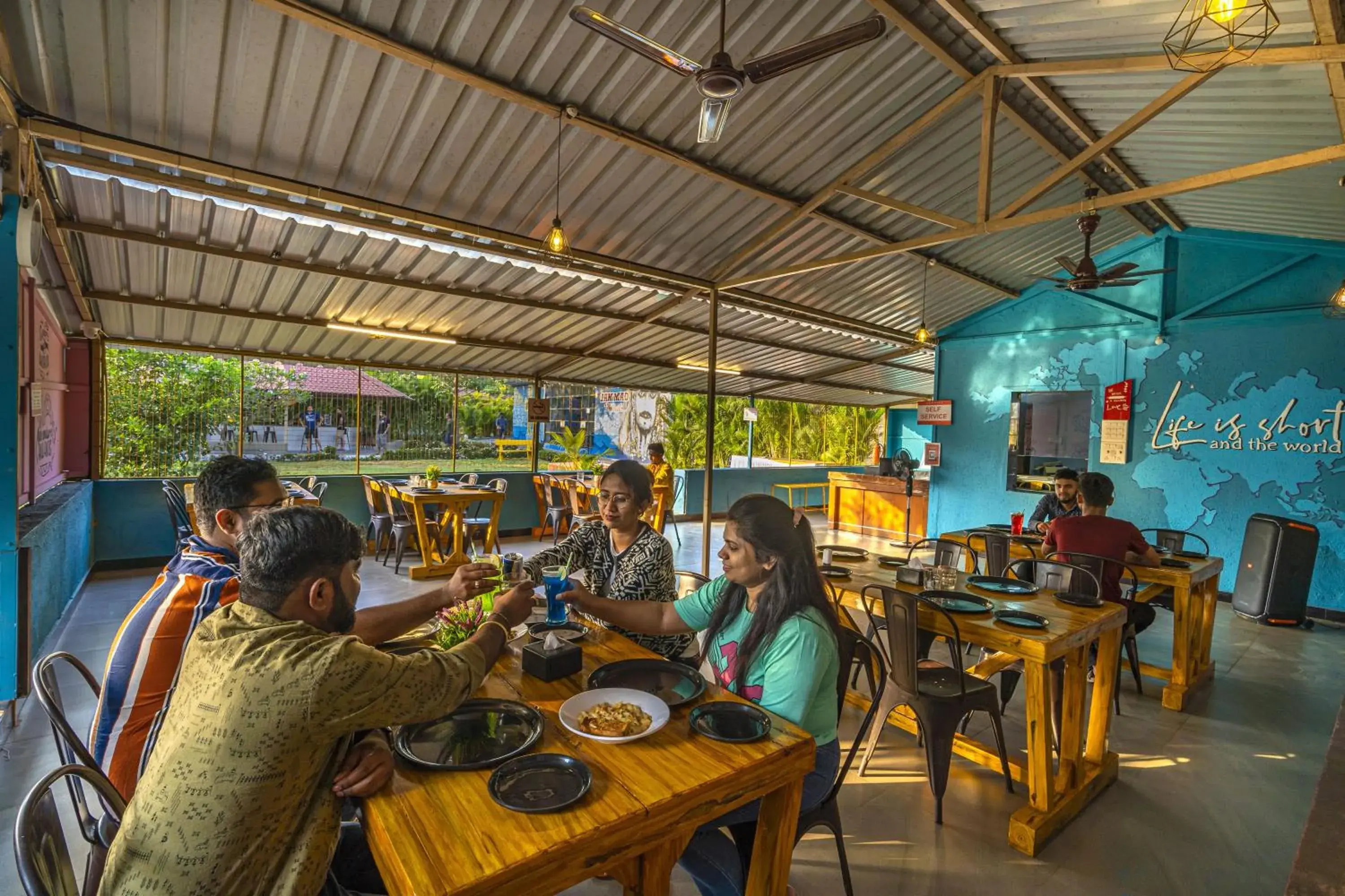 Restaurant/places to eat in Zostel Kolad Restaurant/places to eat in Zostel Kolad