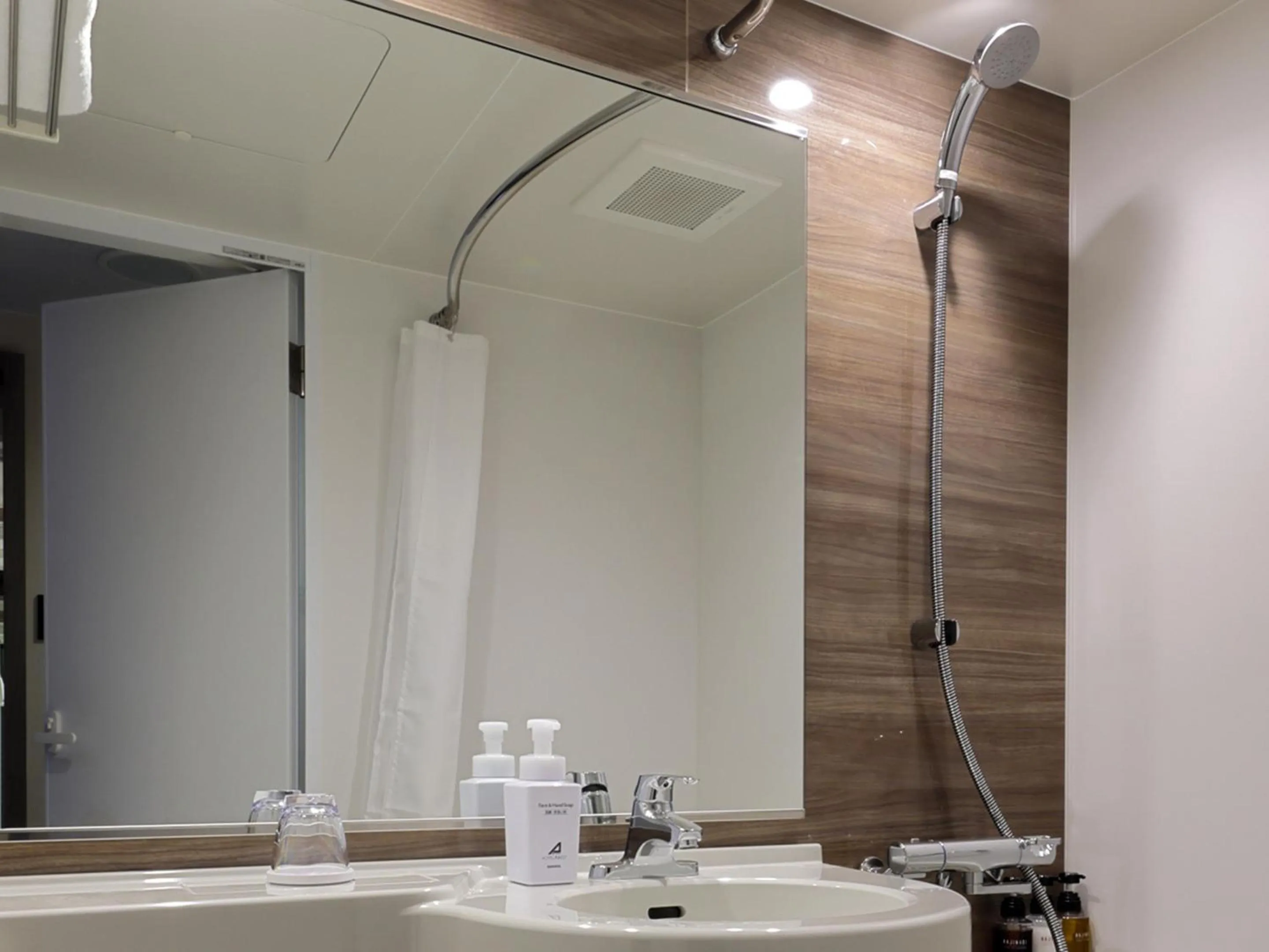 Bathroom in Hotel SUI Kobe Sannomiya by ABEST