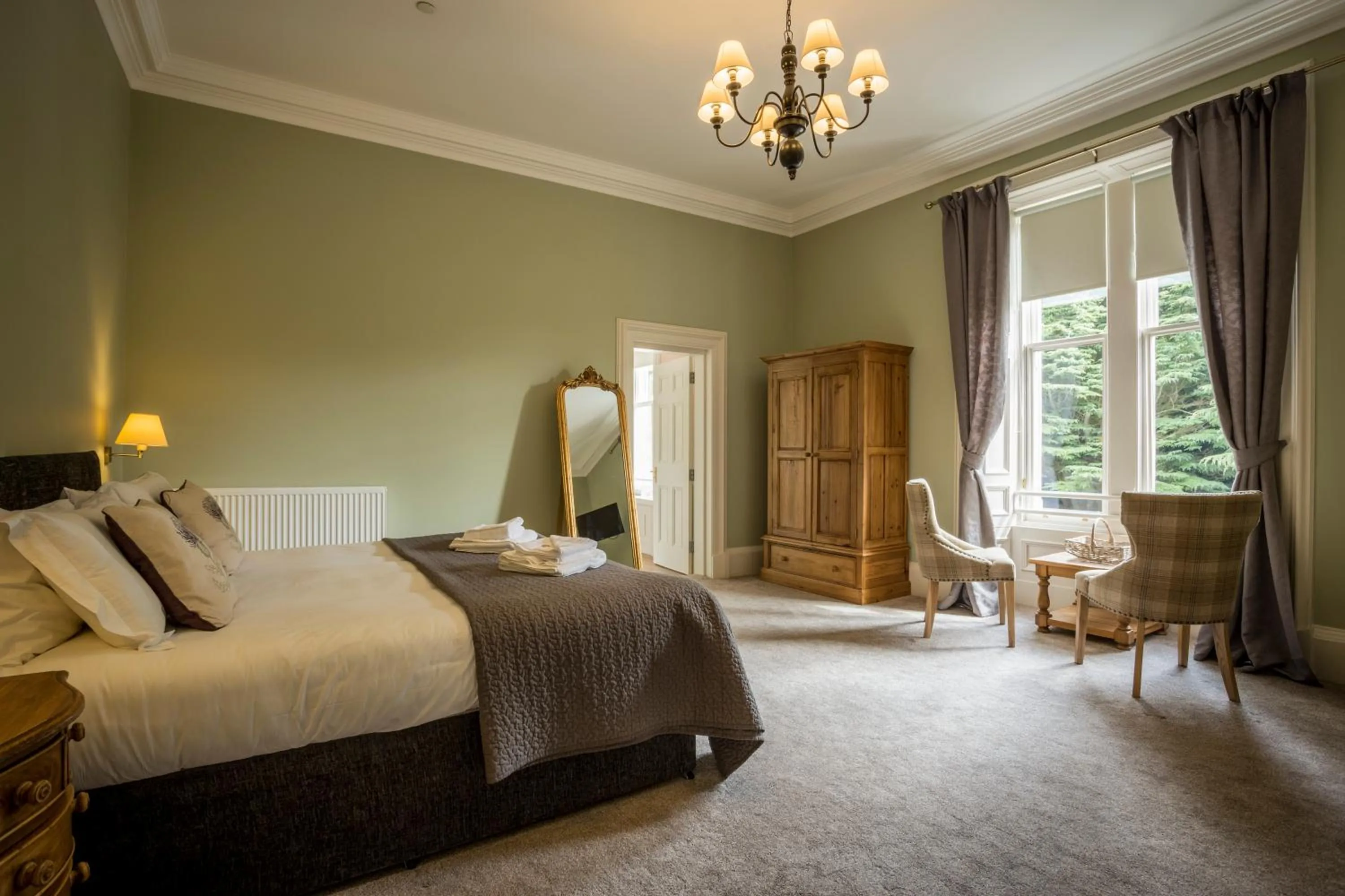 Photo of the whole room in Taypark House