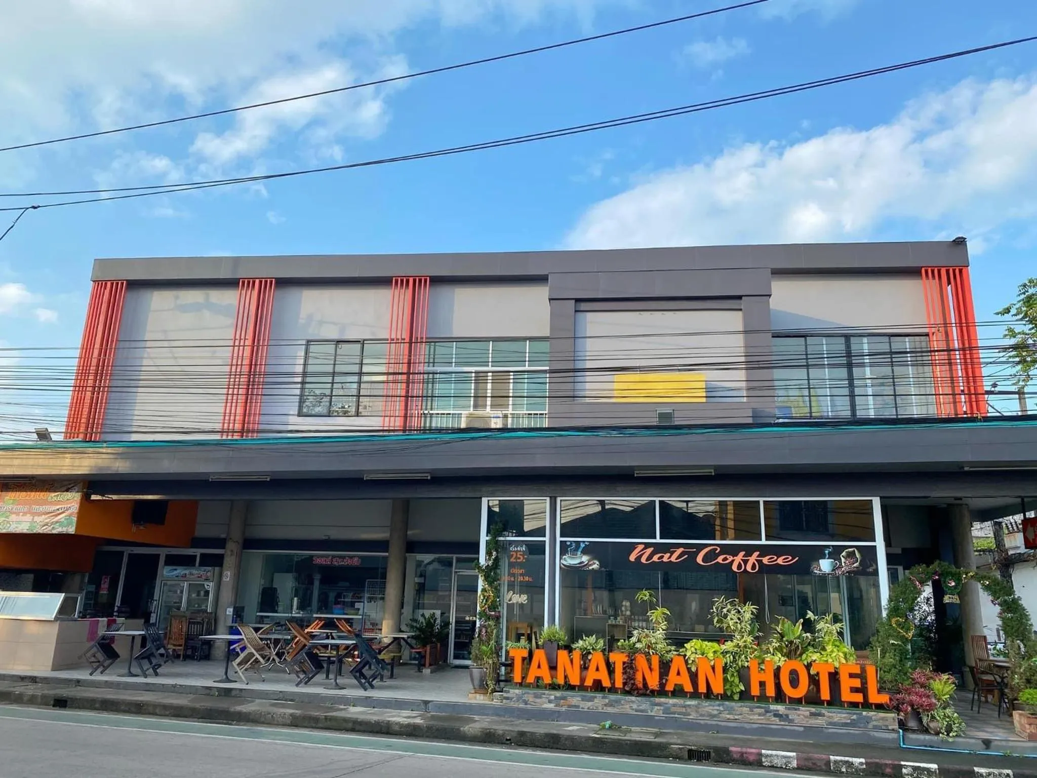 Property building in Tanatnan Hotel