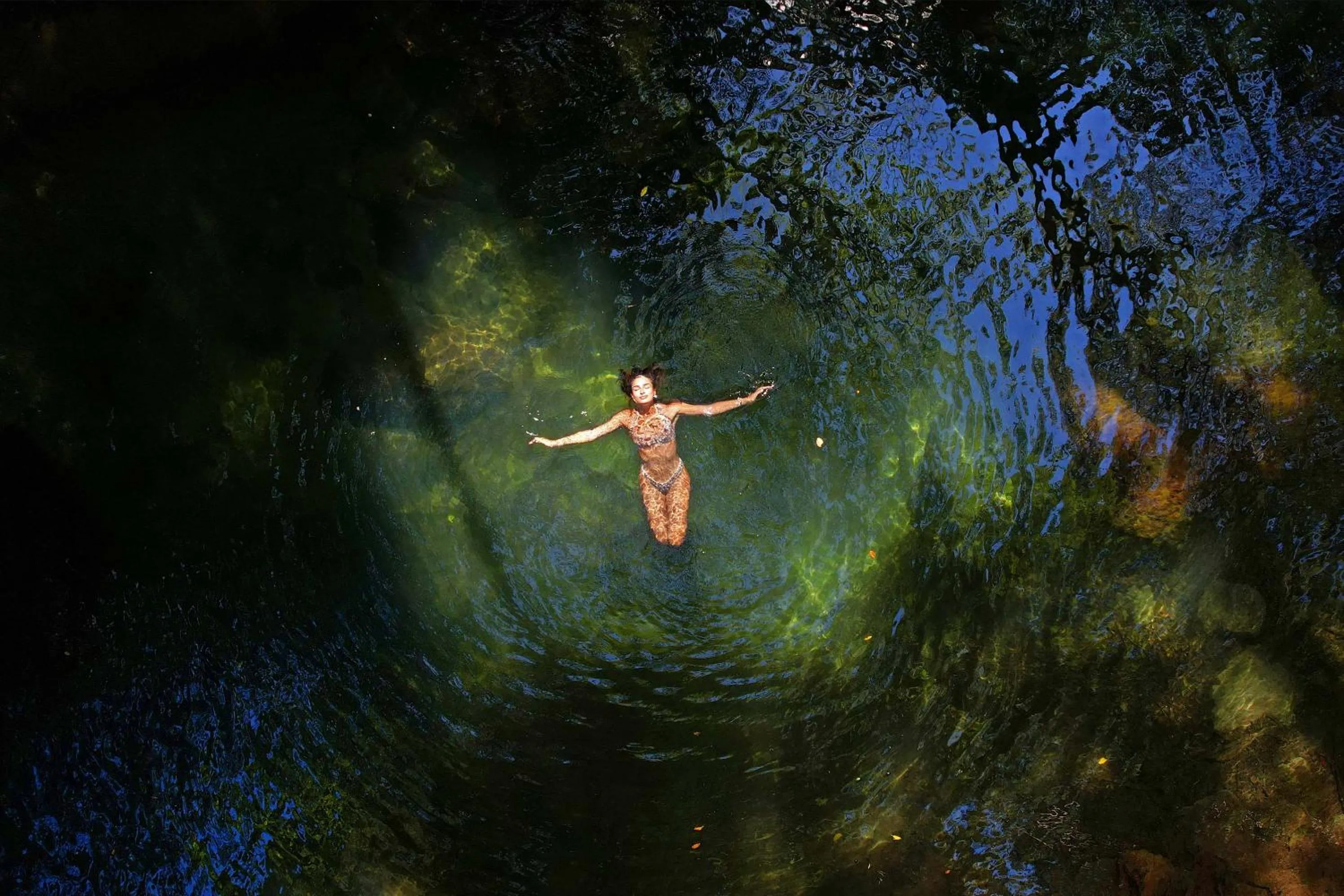 Hot Spring Bath in Rio Perdido Hotel & Thermal River