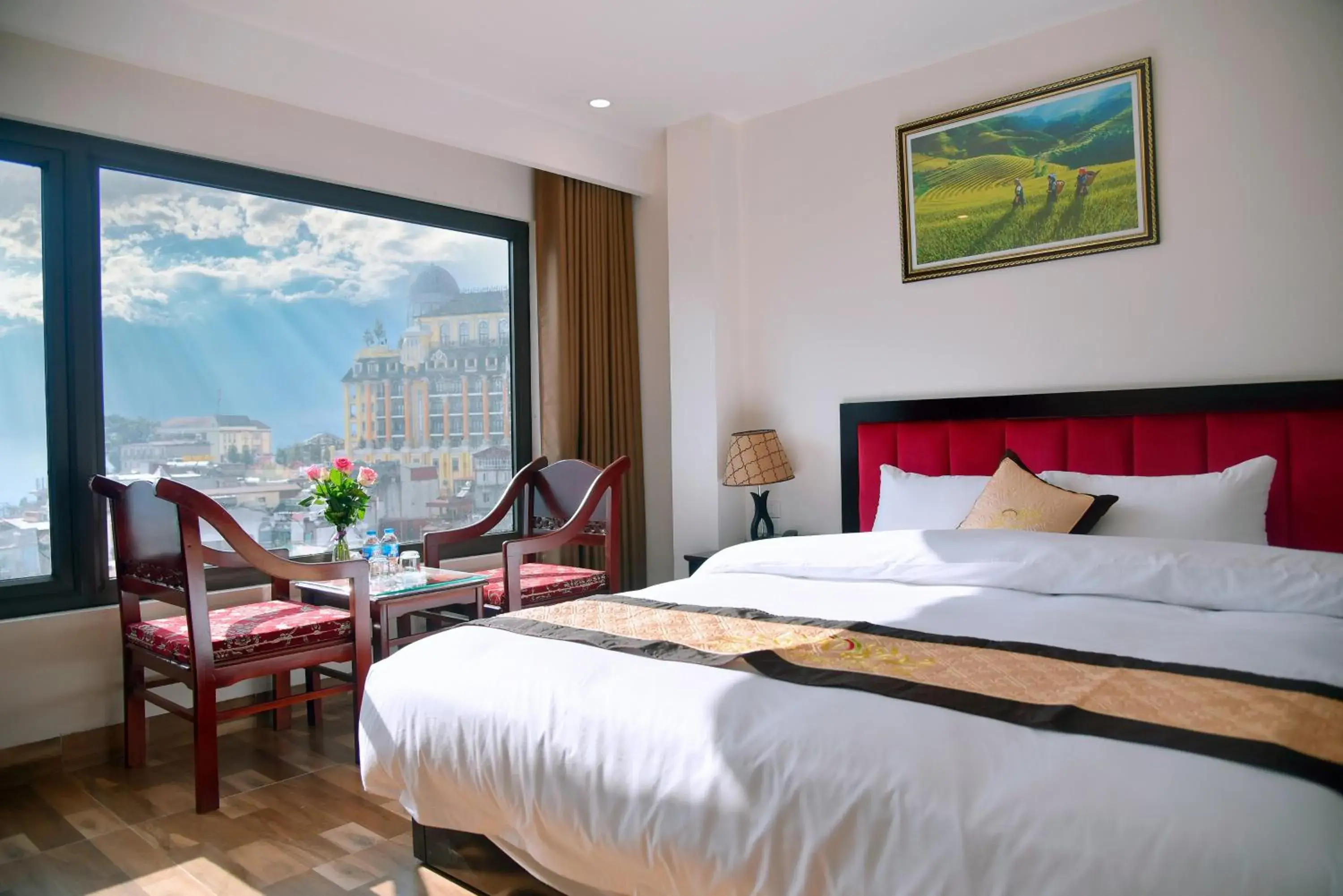 View (from property/room), Bed in SAPA KING HOTEL HUNG VUONG HOTEl View (from property/room), Bed in SAPA KING HOTEL HUNG VUONG HOTEl