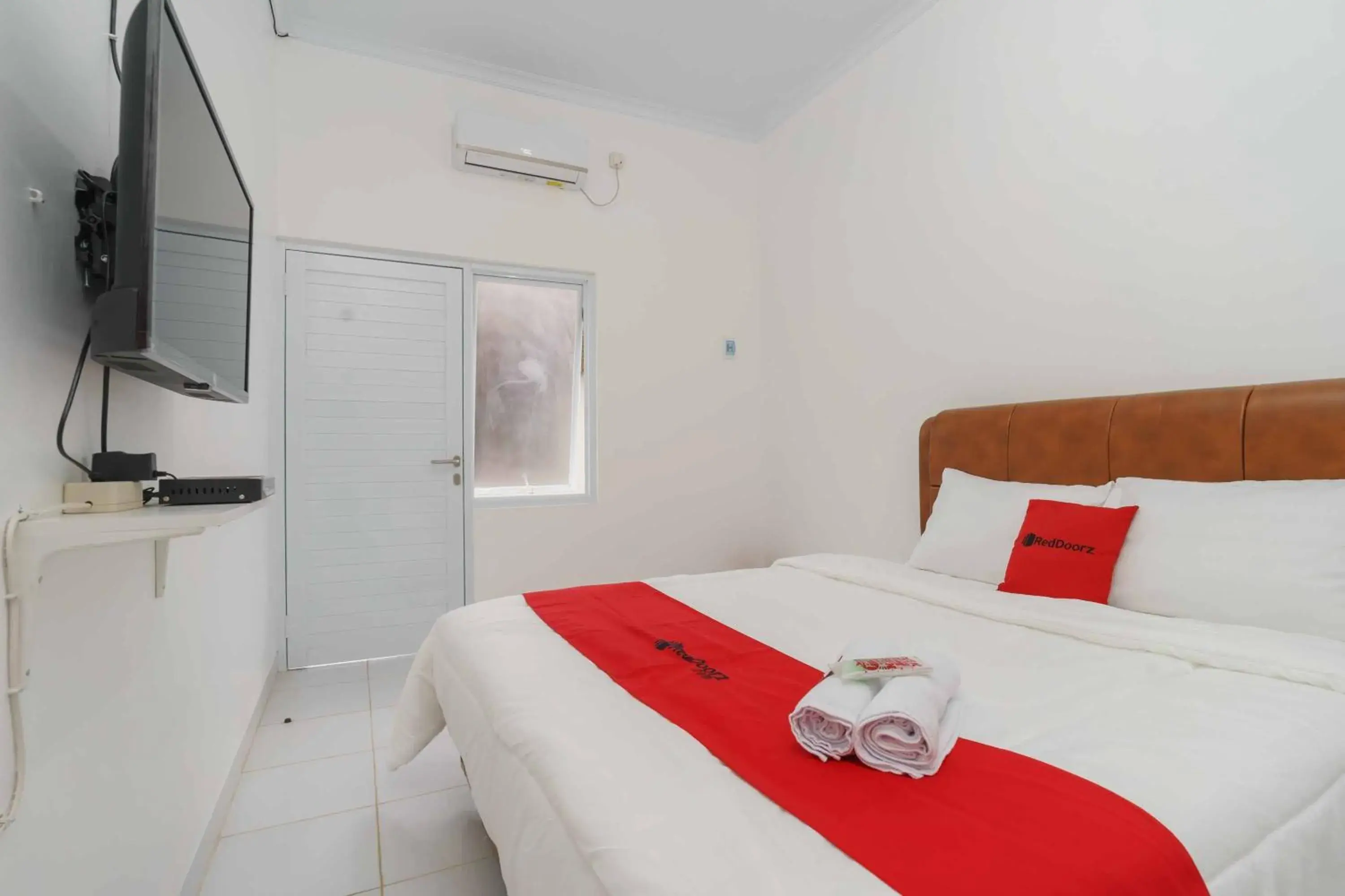Bed in RedDoorz Syariah near Exit Toll Jatiwarna 2 Bed in RedDoorz Syariah near Exit Toll Jatiwarna 2