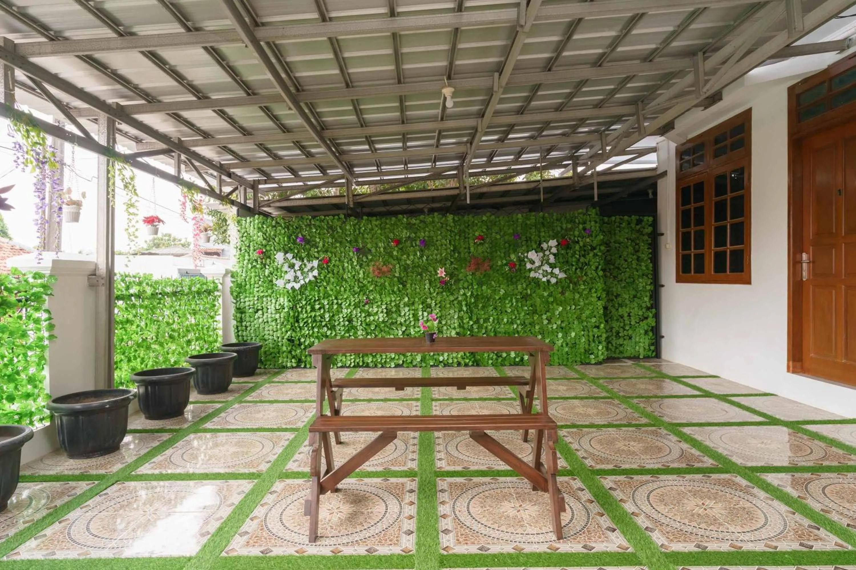 RedDoorz Syariah near Exit Toll Jatiwarna 2