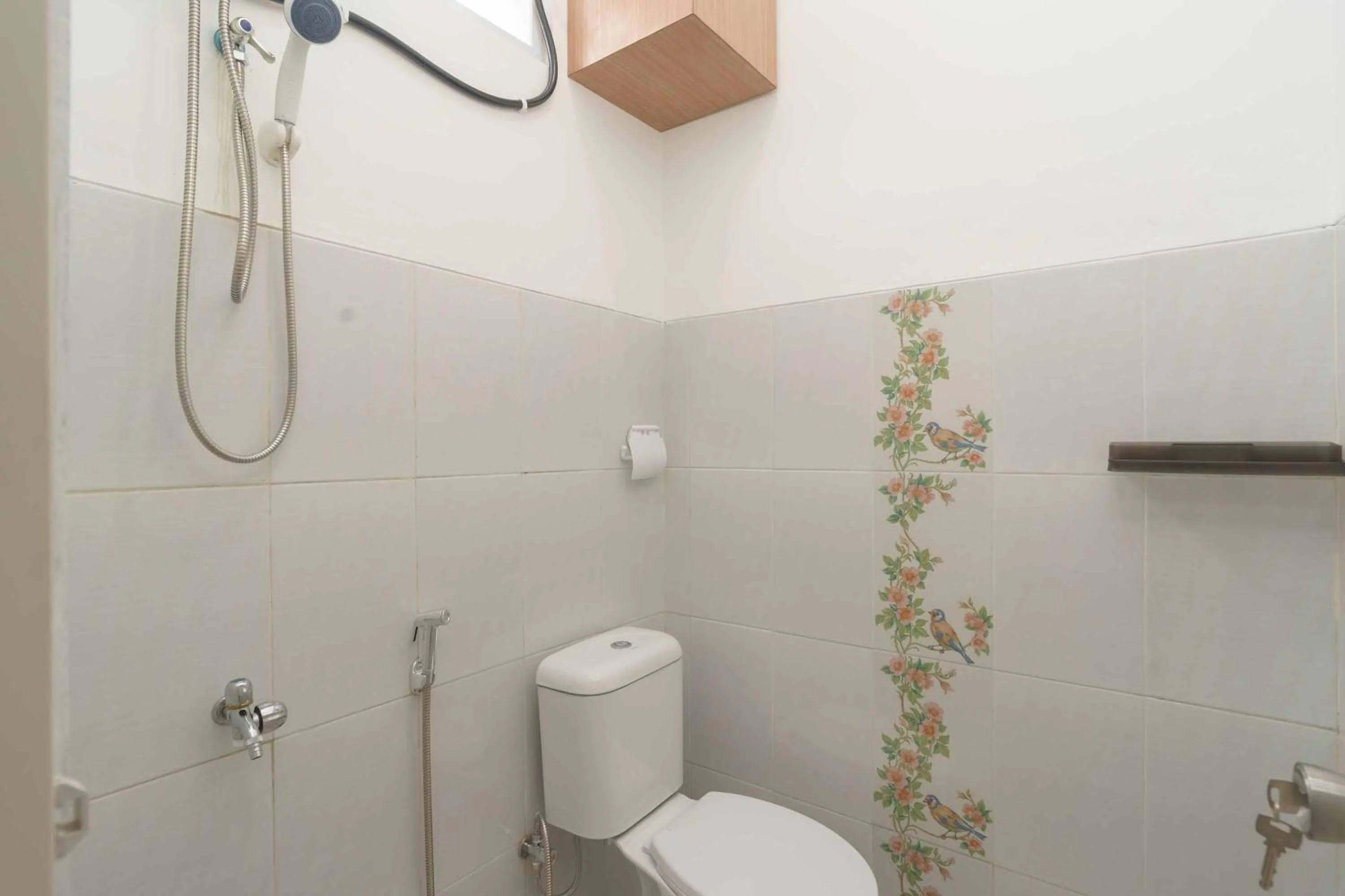 Bathroom in RedDoorz Syariah near Exit Toll Jatiwarna 2