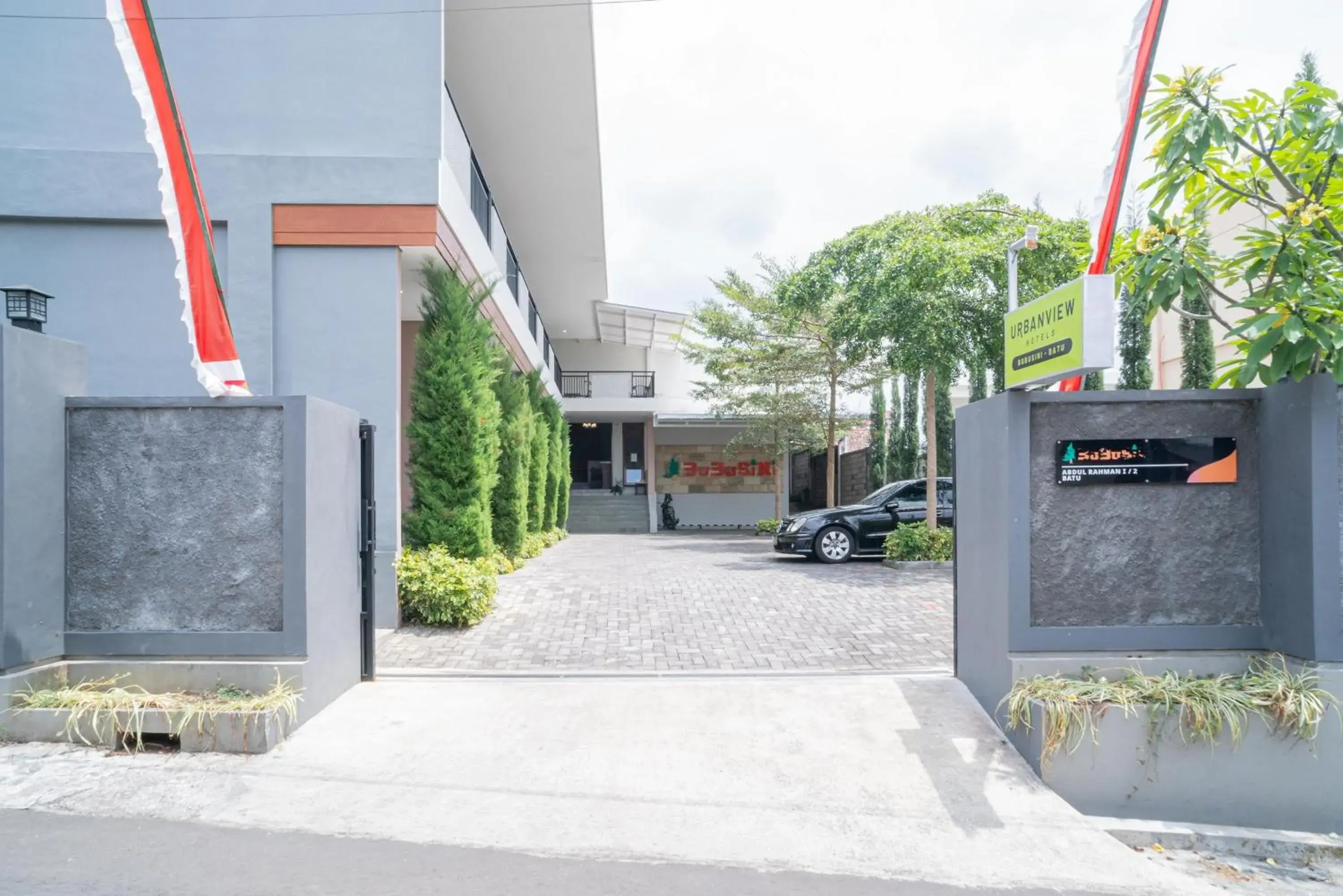 Property building in Urbanview Hotel Bubusini Batu by RedDoorz Property building in Urbanview Hotel Bubusini Batu by RedDoorz