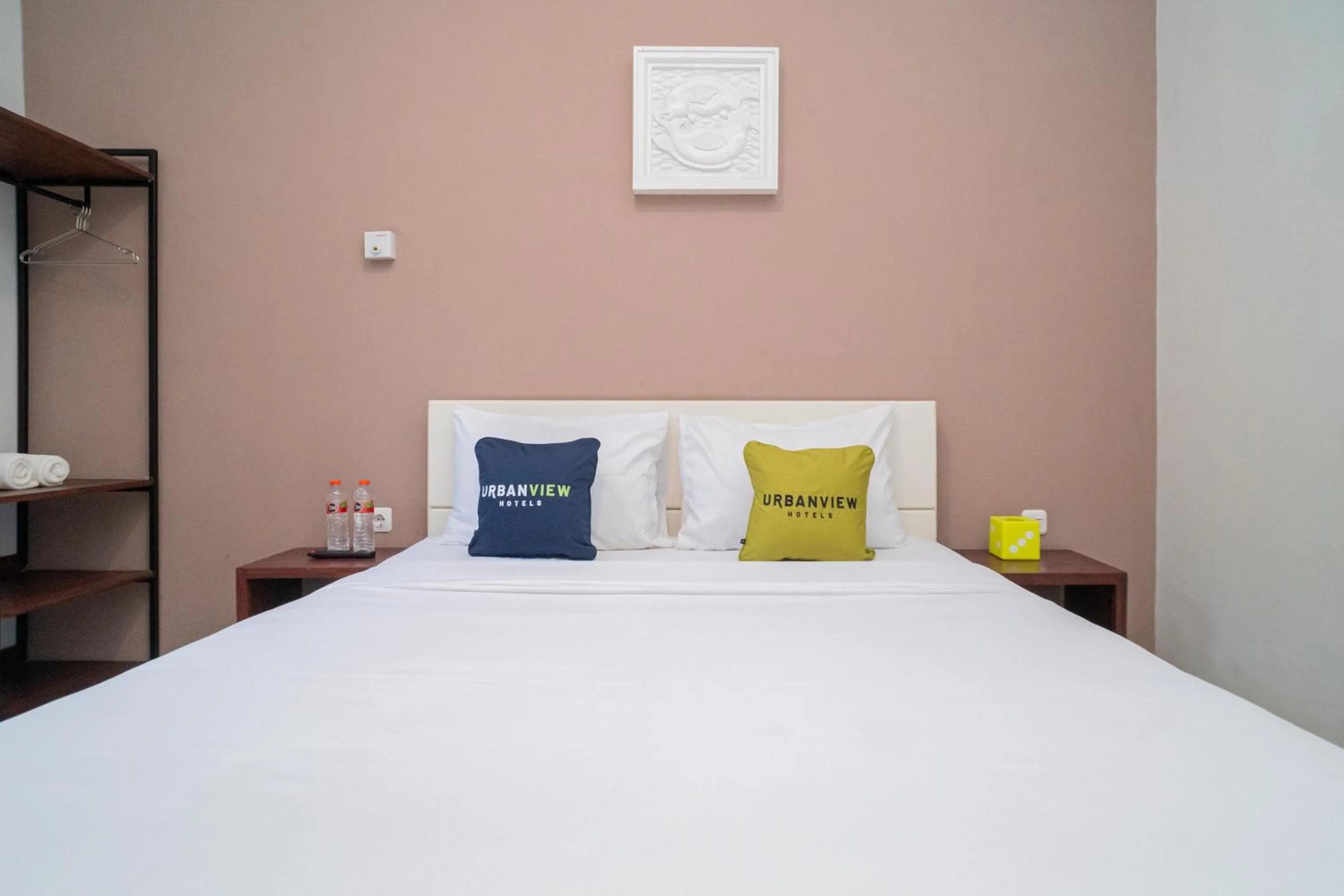 Bedroom, Bed in Urbanview Hotel Bubusini Batu by RedDoorz