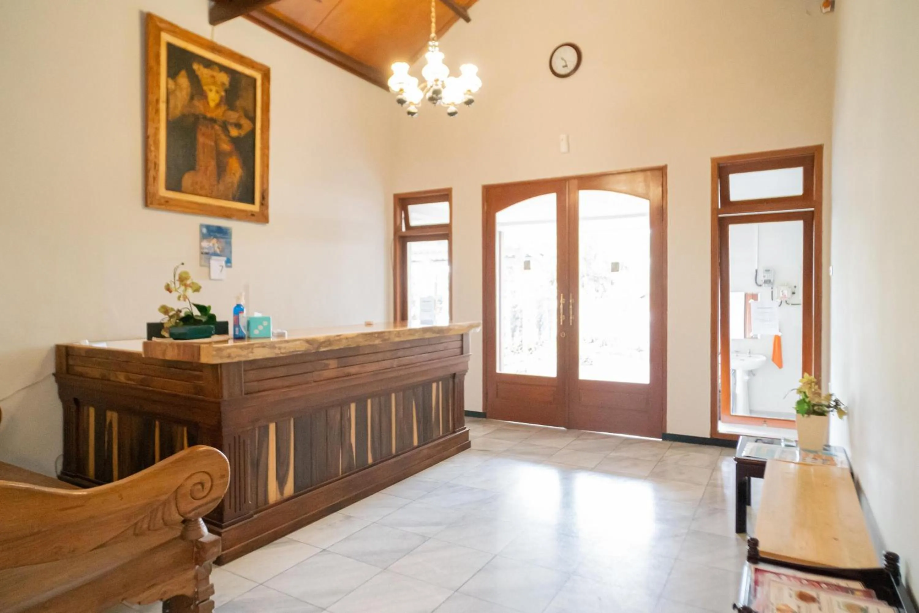 Lobby or reception in Urbanview Hotel Bubusini Batu by RedDoorz