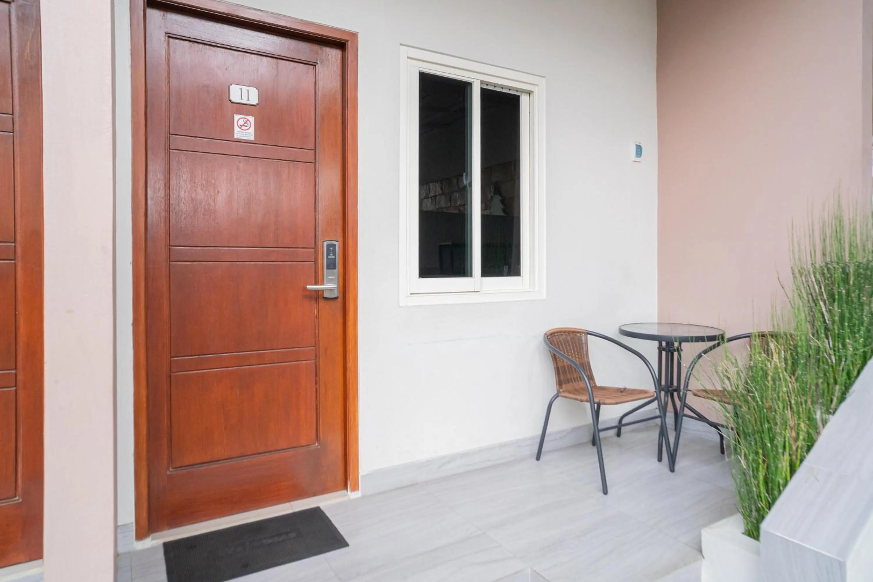 Balcony/Terrace in Urbanview Hotel Bubusini Batu by RedDoorz