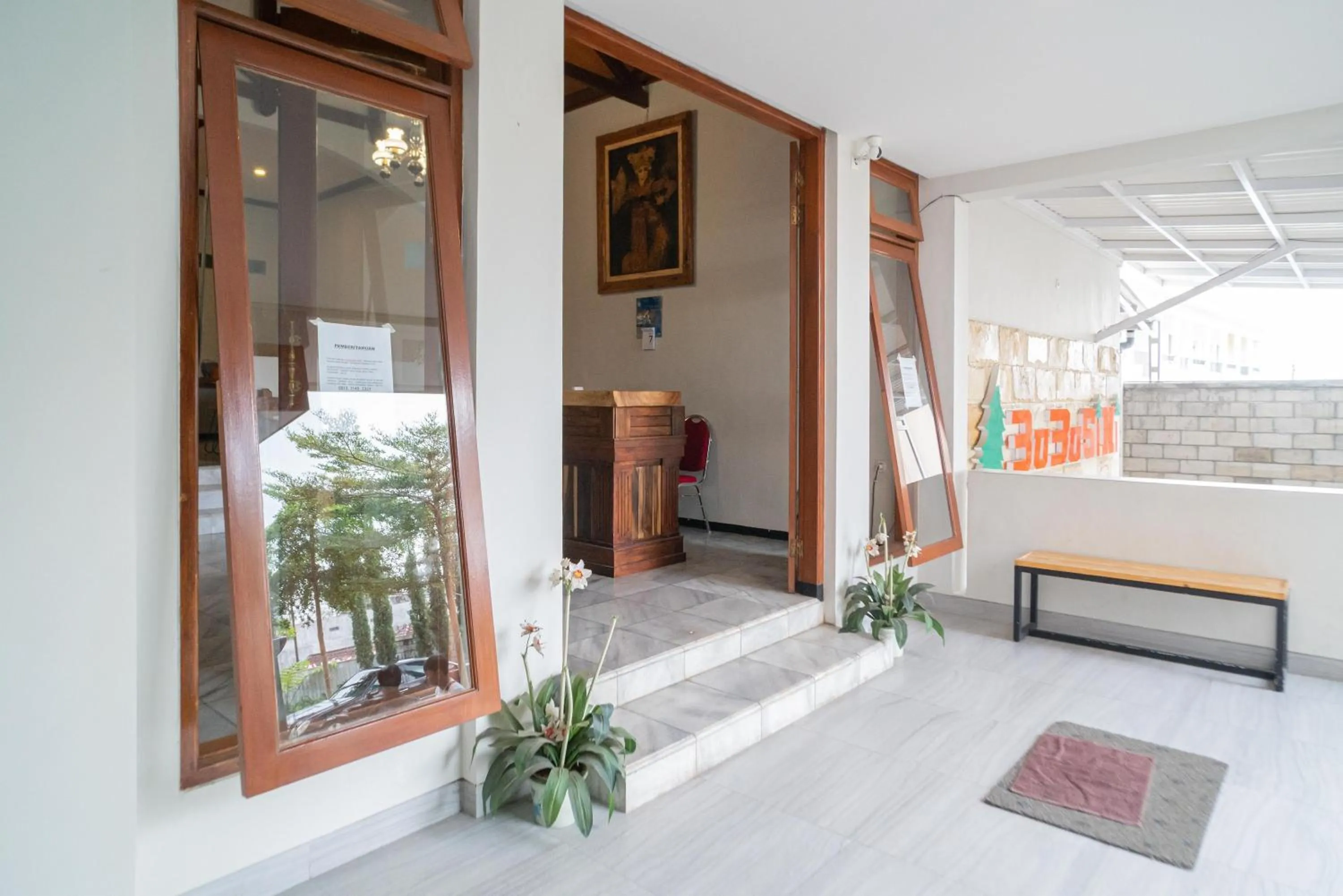 Facade/entrance in Urbanview Hotel Bubusini Batu by RedDoorz