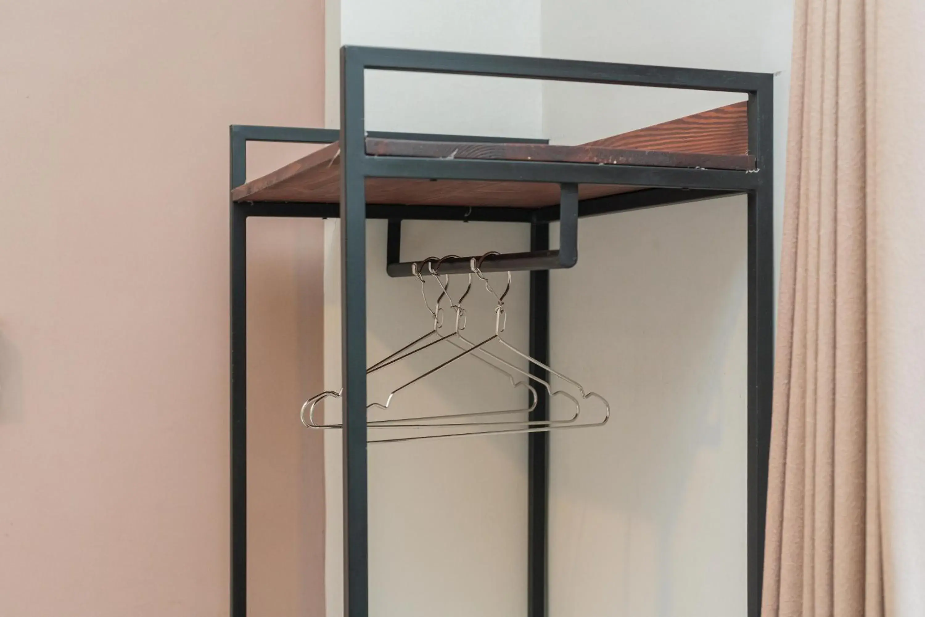 wardrobe in Urbanview Hotel Bubusini Batu by RedDoorz wardrobe in Urbanview Hotel Bubusini Batu by RedDoorz