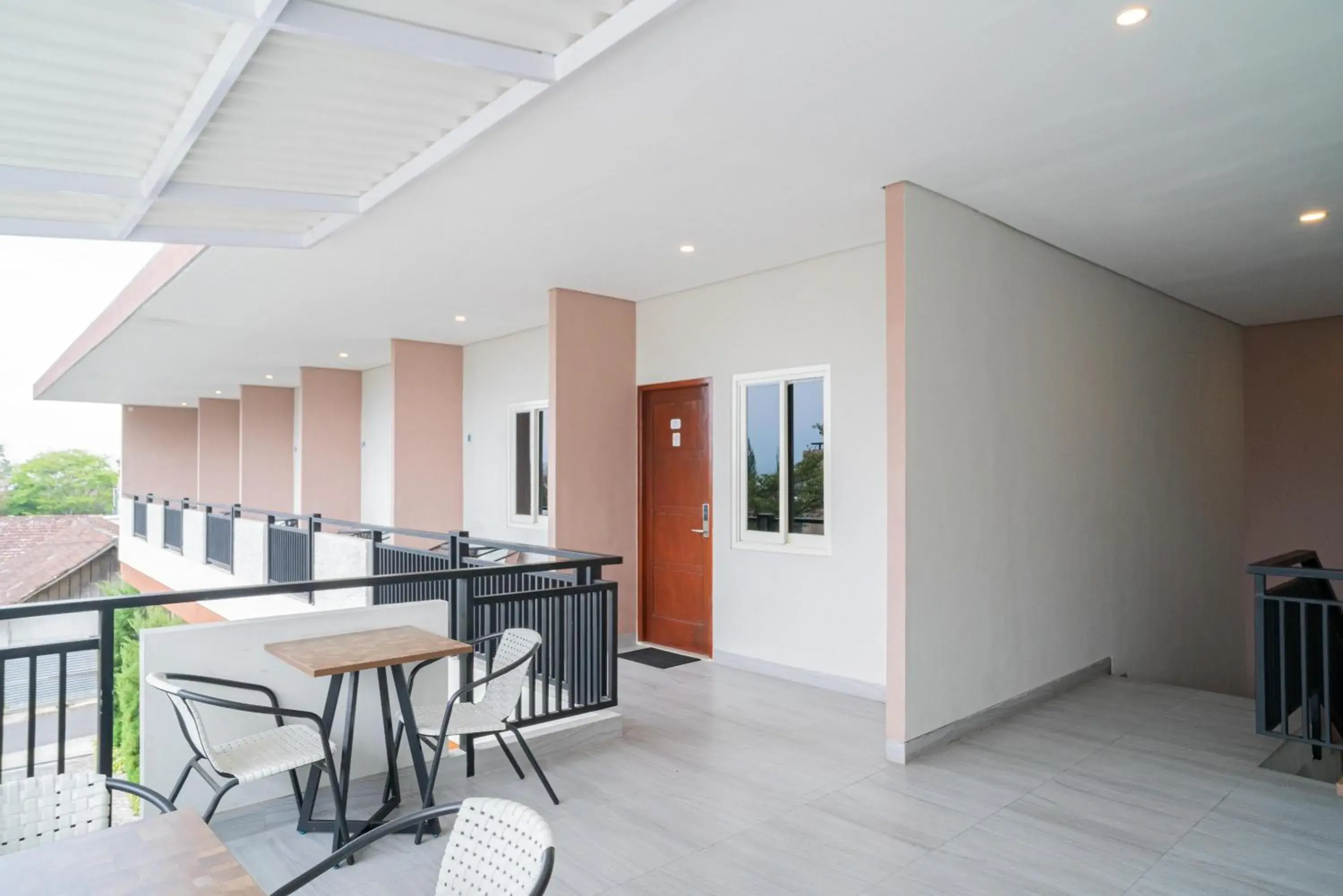 Balcony/Terrace in Urbanview Hotel Bubusini Batu by RedDoorz Balcony/Terrace in Urbanview Hotel Bubusini Batu by RedDoorz